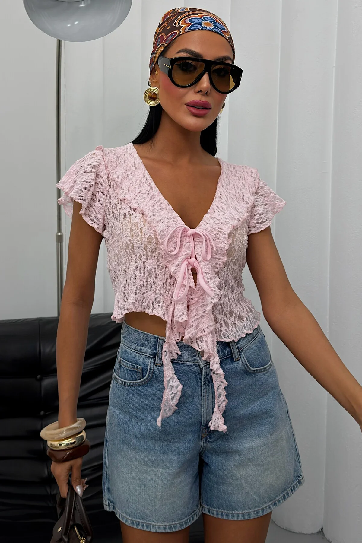 Kadın Dantel Crop Bluz V Yaka Fırfırlı Bağcıklı Transparan Yazlık