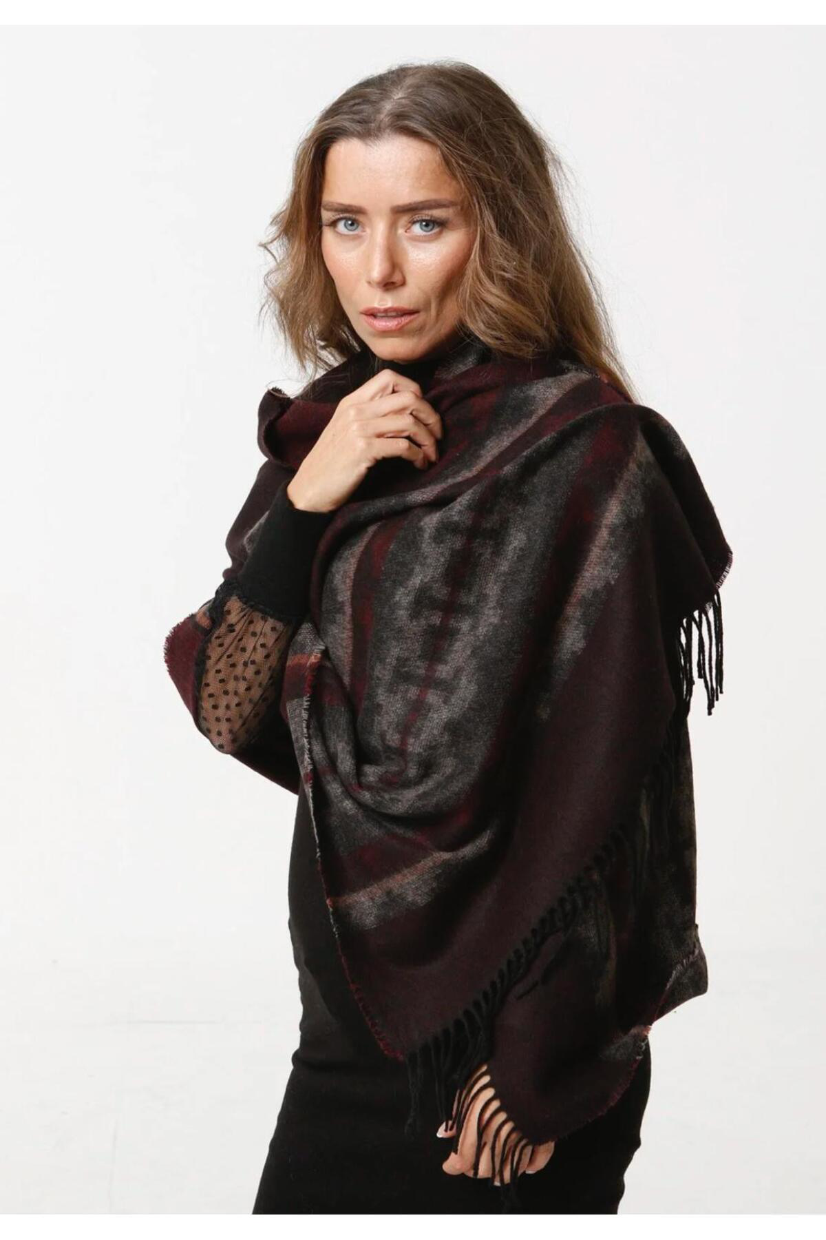 Kadın Desenli Şal