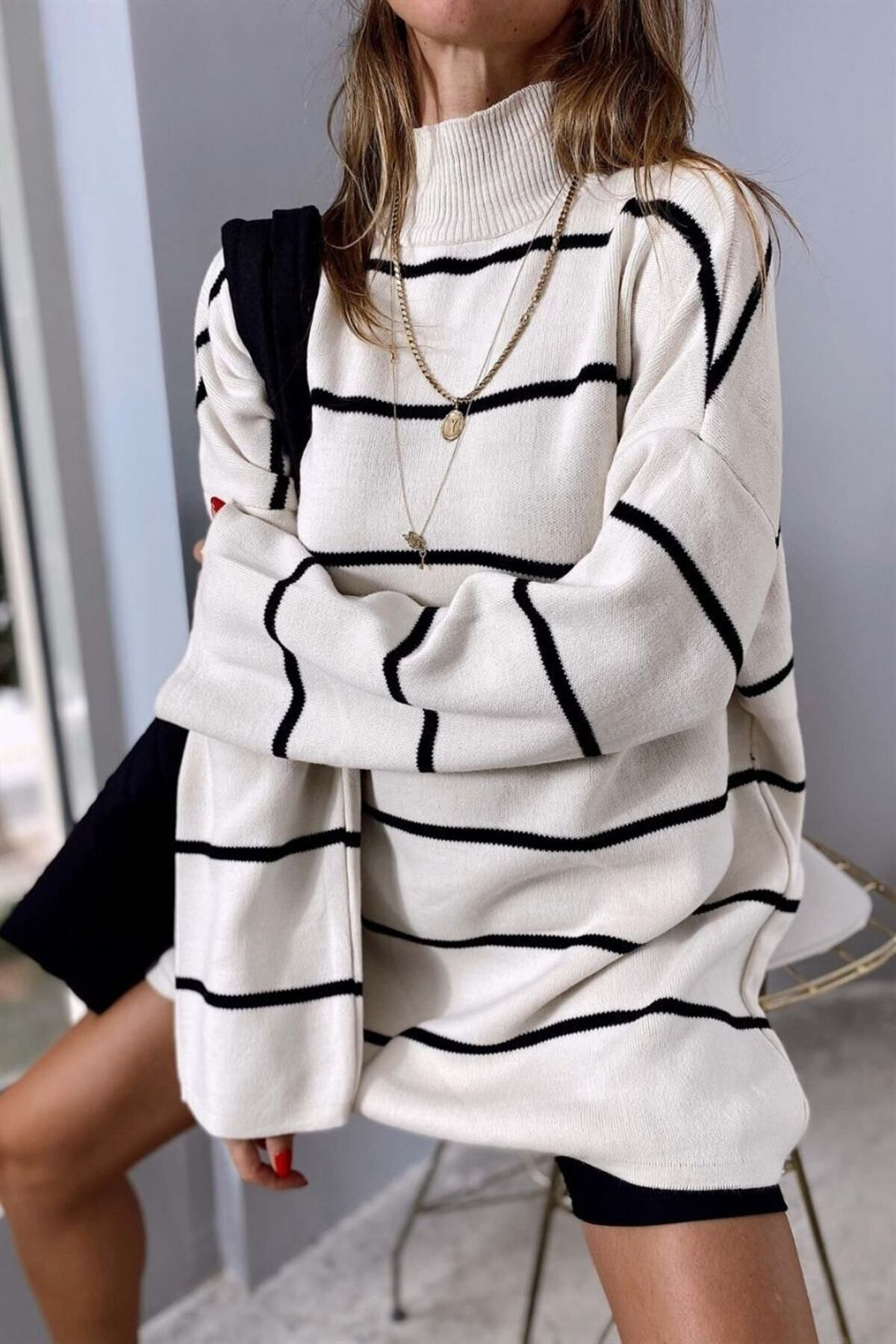 Nivea - Black White Forever Kadın Dik Yaka Oversize Model Kazak