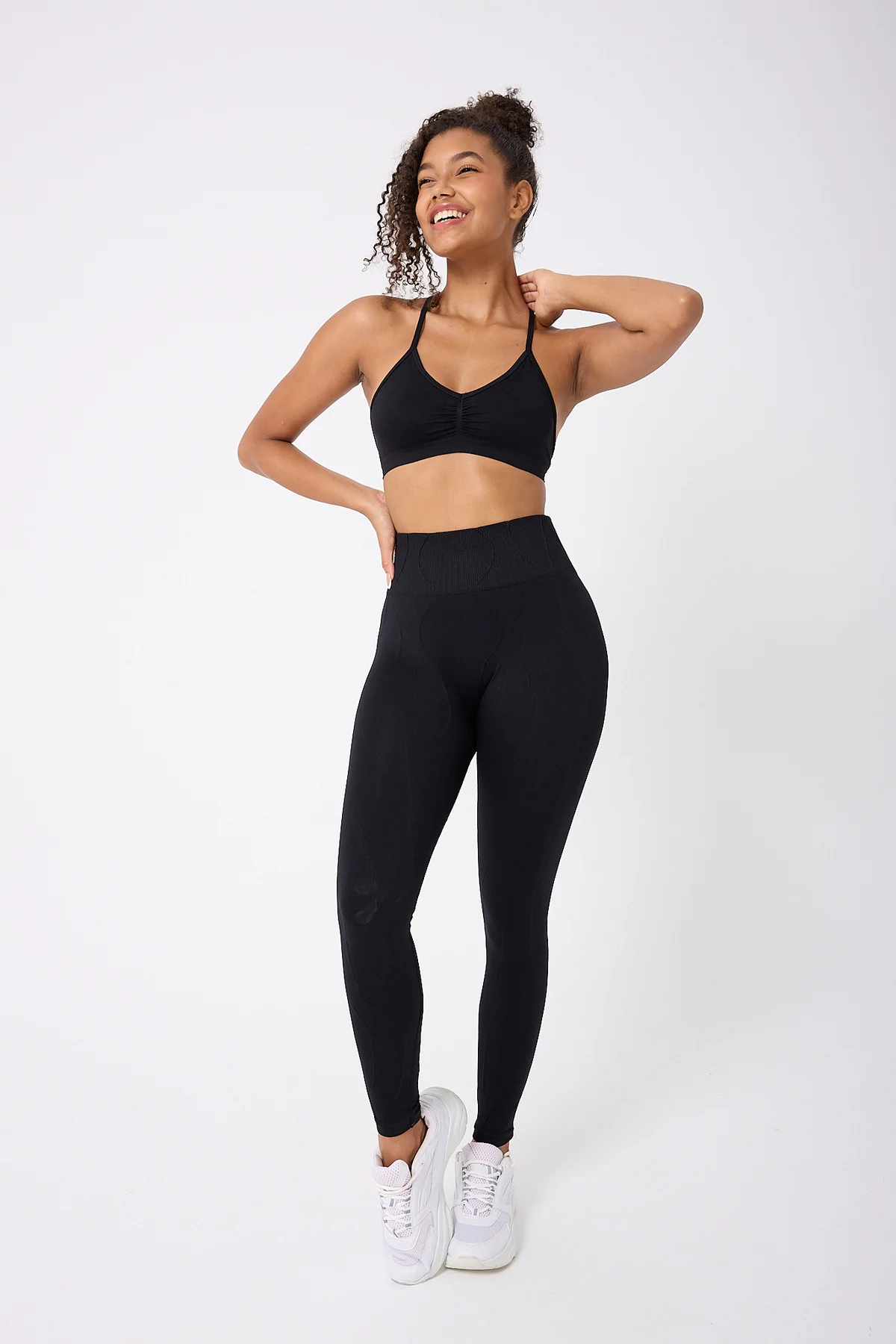 Kadın Dikişsiz Sporcu Sırt Detaylı Askılı Crop Büstiyer