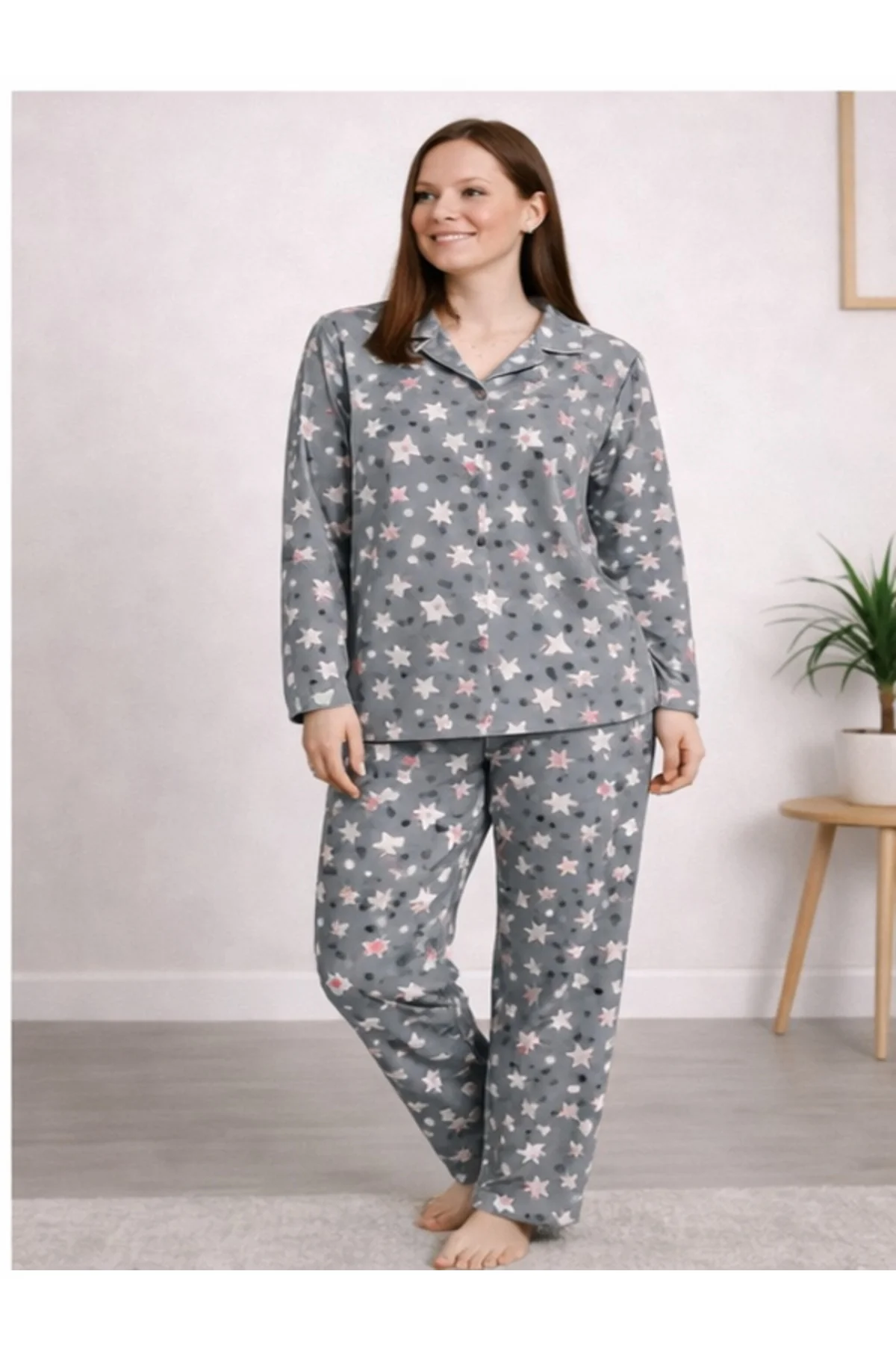 Kadın Düğmeli Dik Yaka Pijama Takımı Gri Kalp Yıldız Renkli Desen