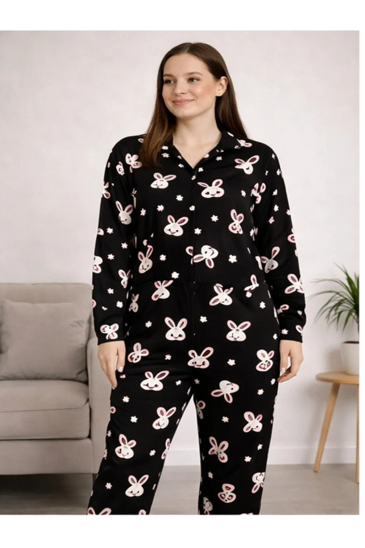 Kadın Düğmeli Dik Yaka Pijama Takımı Tavşan Desenli Siyah Renkli 