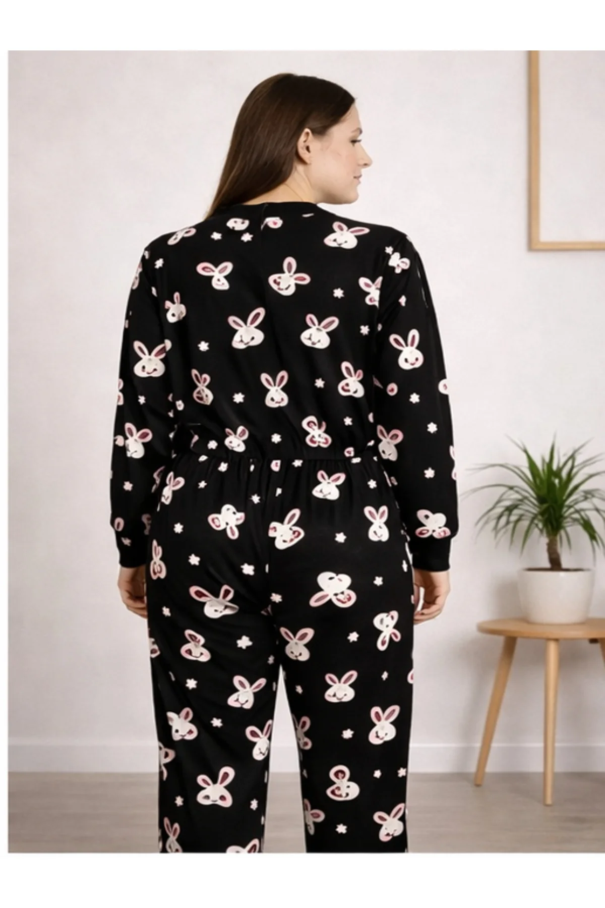 Kadın Düğmeli Dik Yaka Pijama Takımı Tavşan Desenli Siyah Renkli 