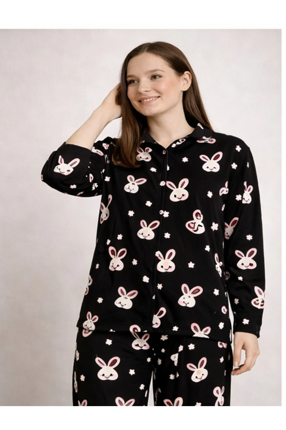 Kadın Düğmeli Dik Yaka Pijama Takımı Tavşan Desenli Siyah Renkli 