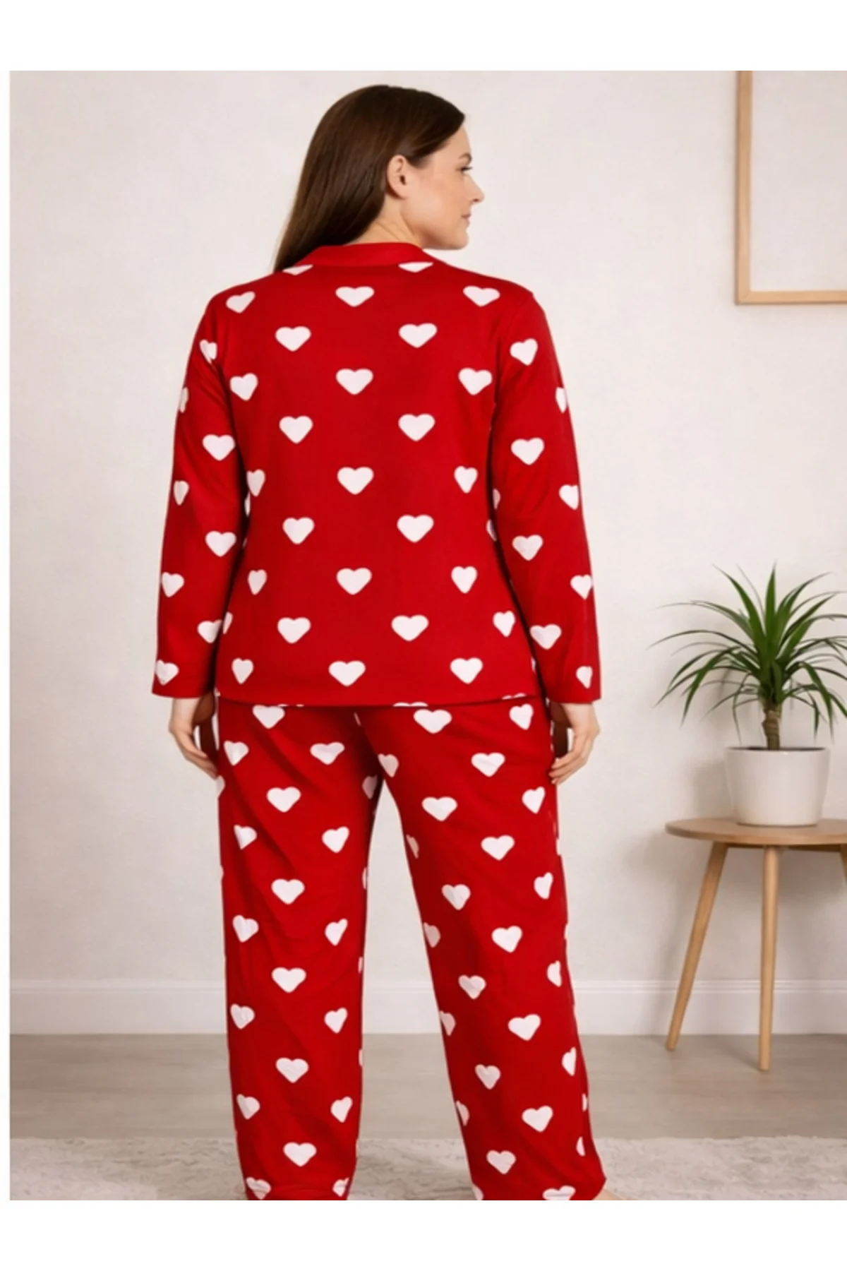 Kadın Düğmeli Dik Yaka Pijama Takımı Kırmızı Renkli Desenli 4 Mev