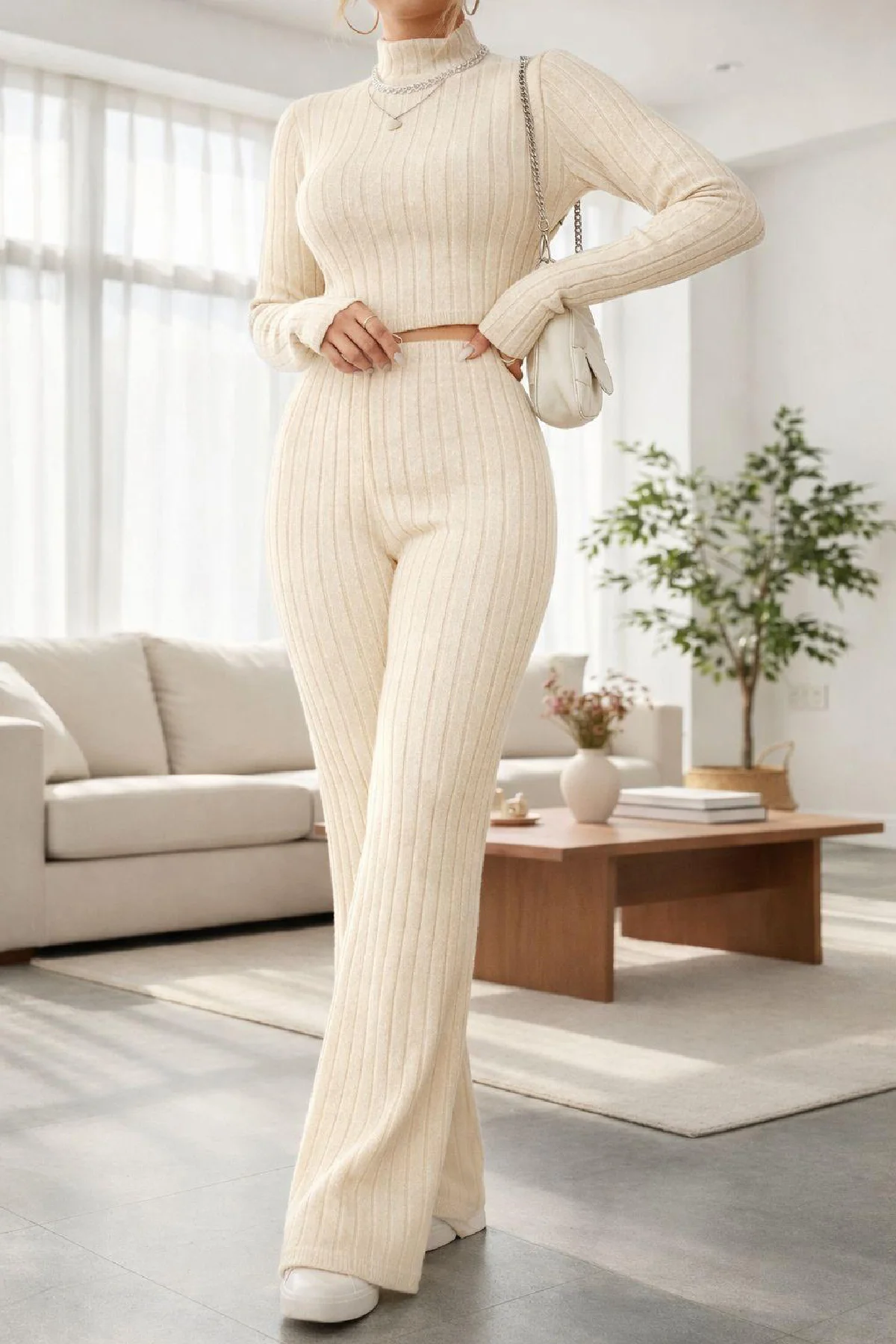Kadın Ekru Çizgili Boğazlı Crop Top ve Yüksek Bel Eşofman Takımı 