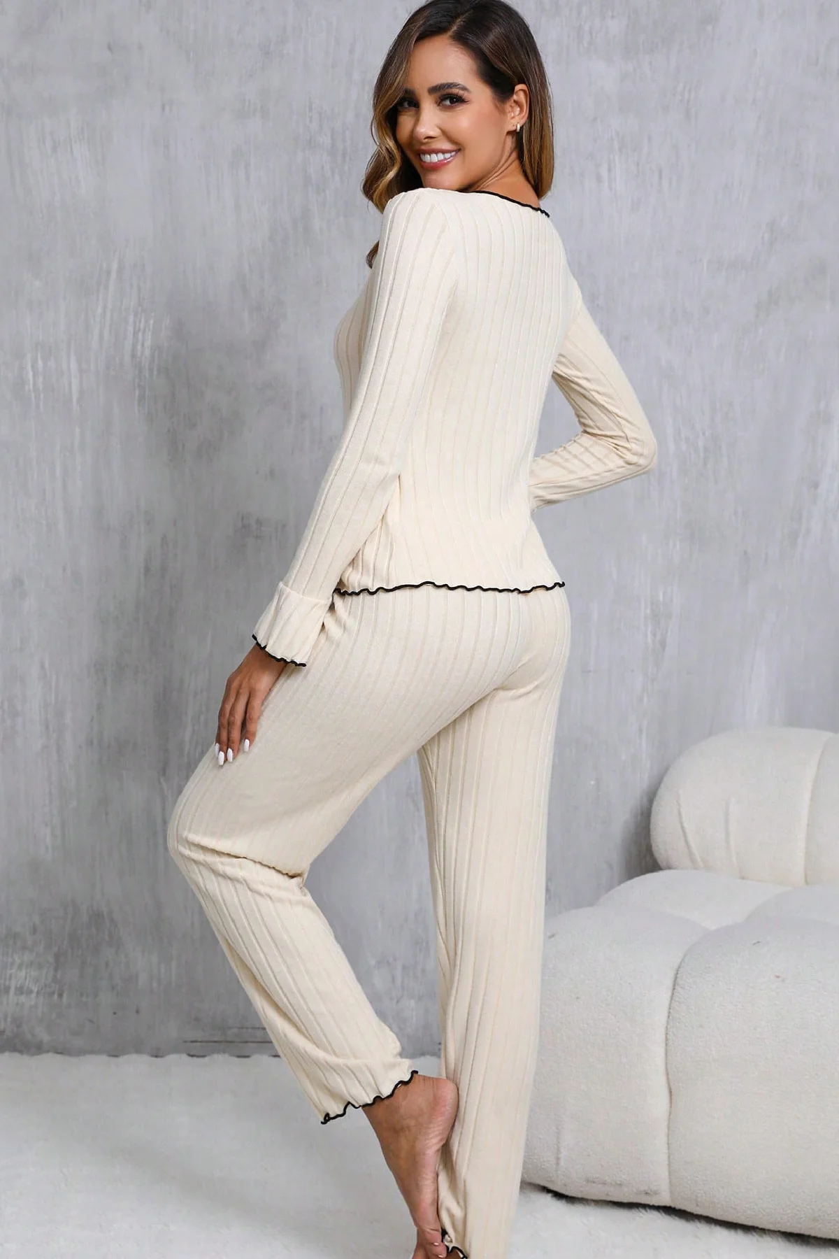 Kadın Ekru Fitilli Şık Pijama Takımı – Fiyonk Detaylı Rahat Ev Gi