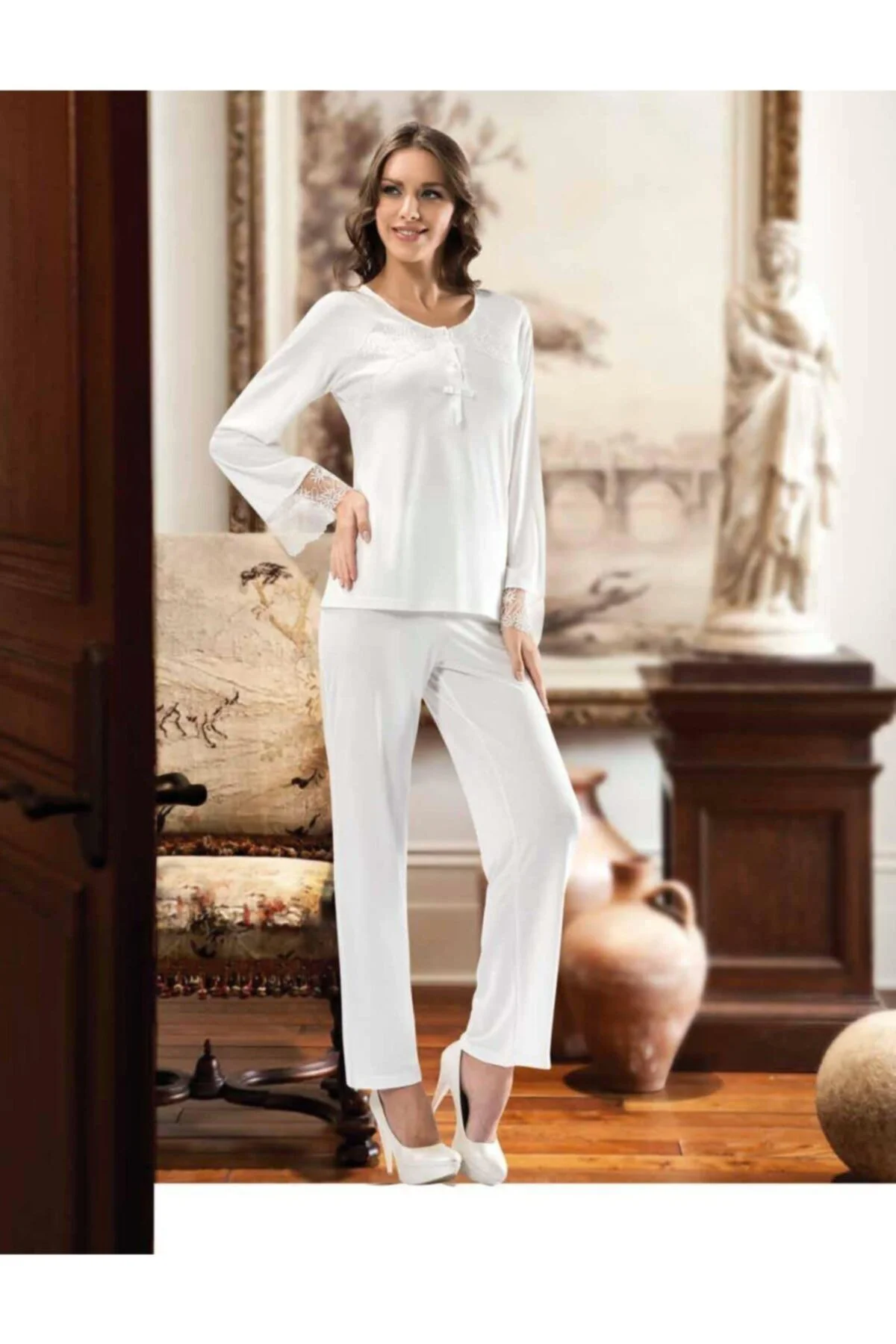 Kadın Ekru Yakası Düğmeli Pijama Takımı 2350