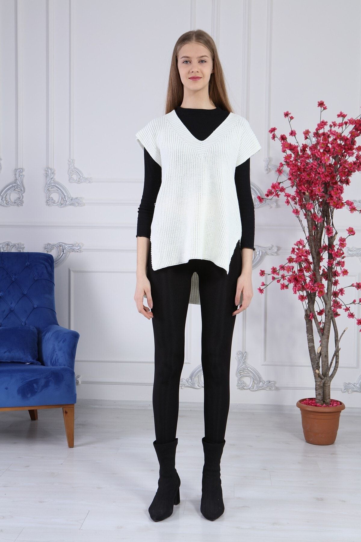 Kadın Ekru Yandan Yırtmaçlı Süveter