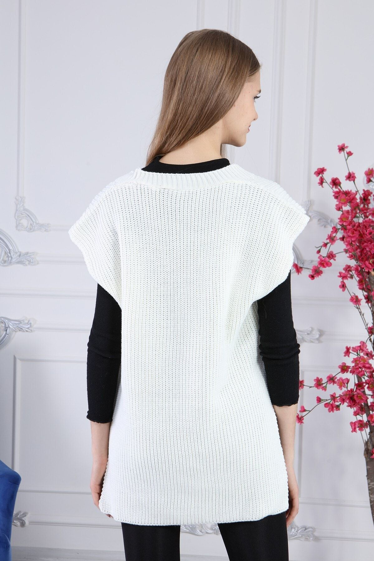 Kadın Ekru Yandan Yırtmaçlı Süveter