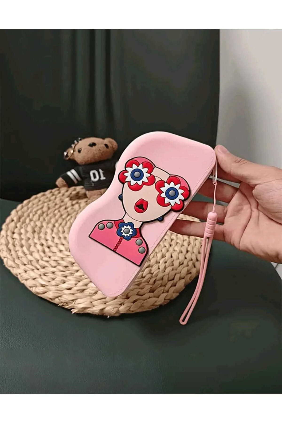 Kadın Figürlü Pembe Asılabilir Silikon Gözlük Çantası