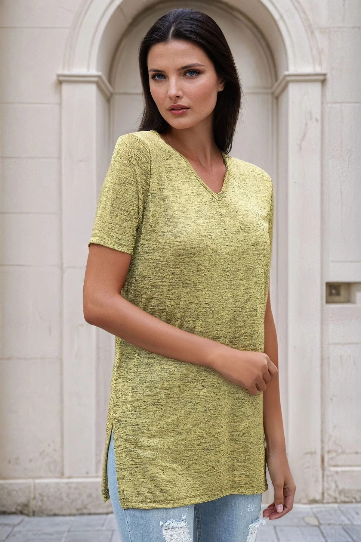 Kadın Fıstık Yeşil Uzun Yırtmaçlı Dokulu V Yaka Basic T-Shirt 650