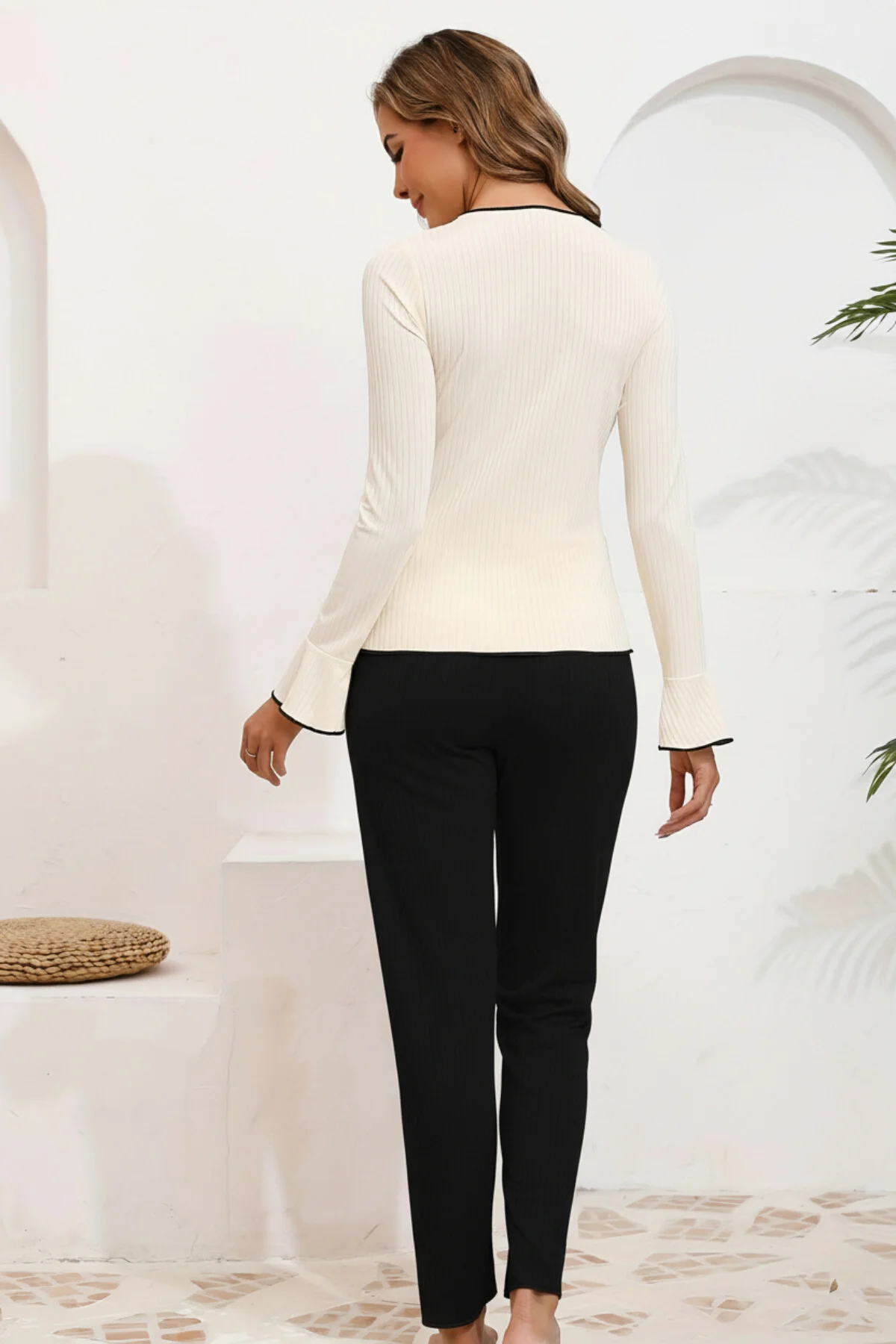 Kadın Fiyonklu Uzun Kollu Ekru Üst Siyah Alt Pijama Takımı