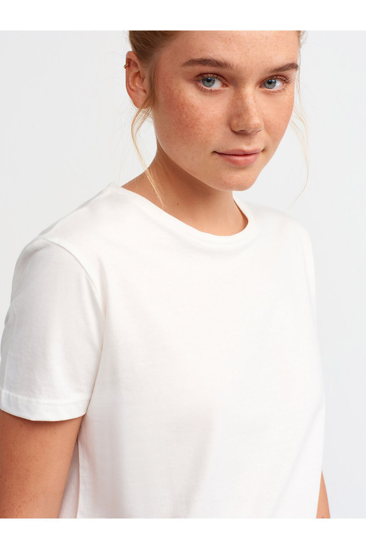 KADIN GİYİM BASIC T-SHIRT
