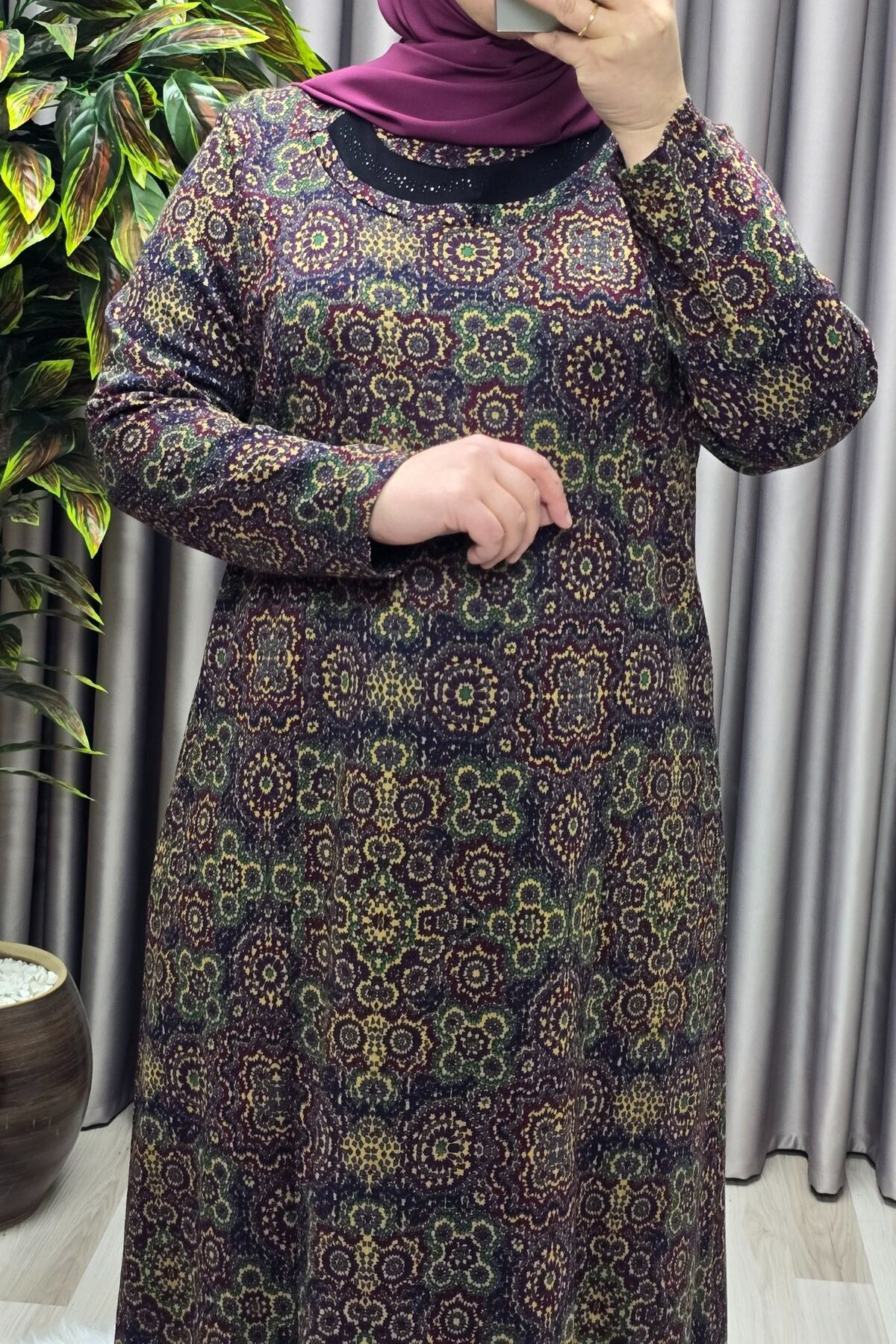 Kadın Giyim Büyük Beden Etnik Desenli Yakası Taşlı Elbise