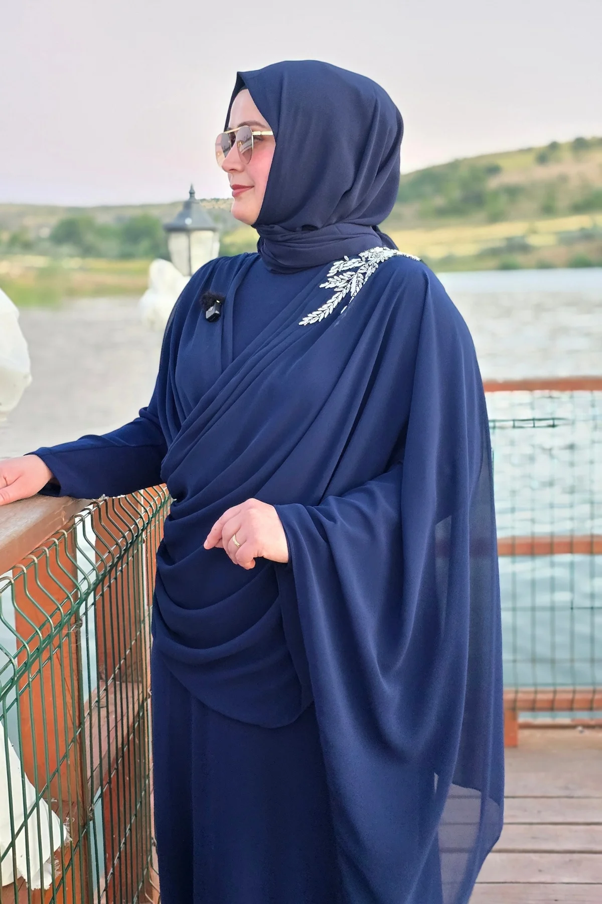 Kadın Giyim Büyük Beden Kolu ve Omuzu Taş İşlemeli Drapeli Şifon Abiye Fiyatı, Yorumları ve Özellikleri
