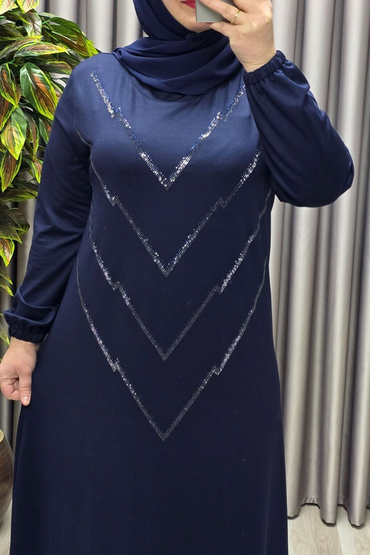 Kadın Giyim Büyük Beden Kristal V Taşlı Kolu Lastikli Esnek Kumaş