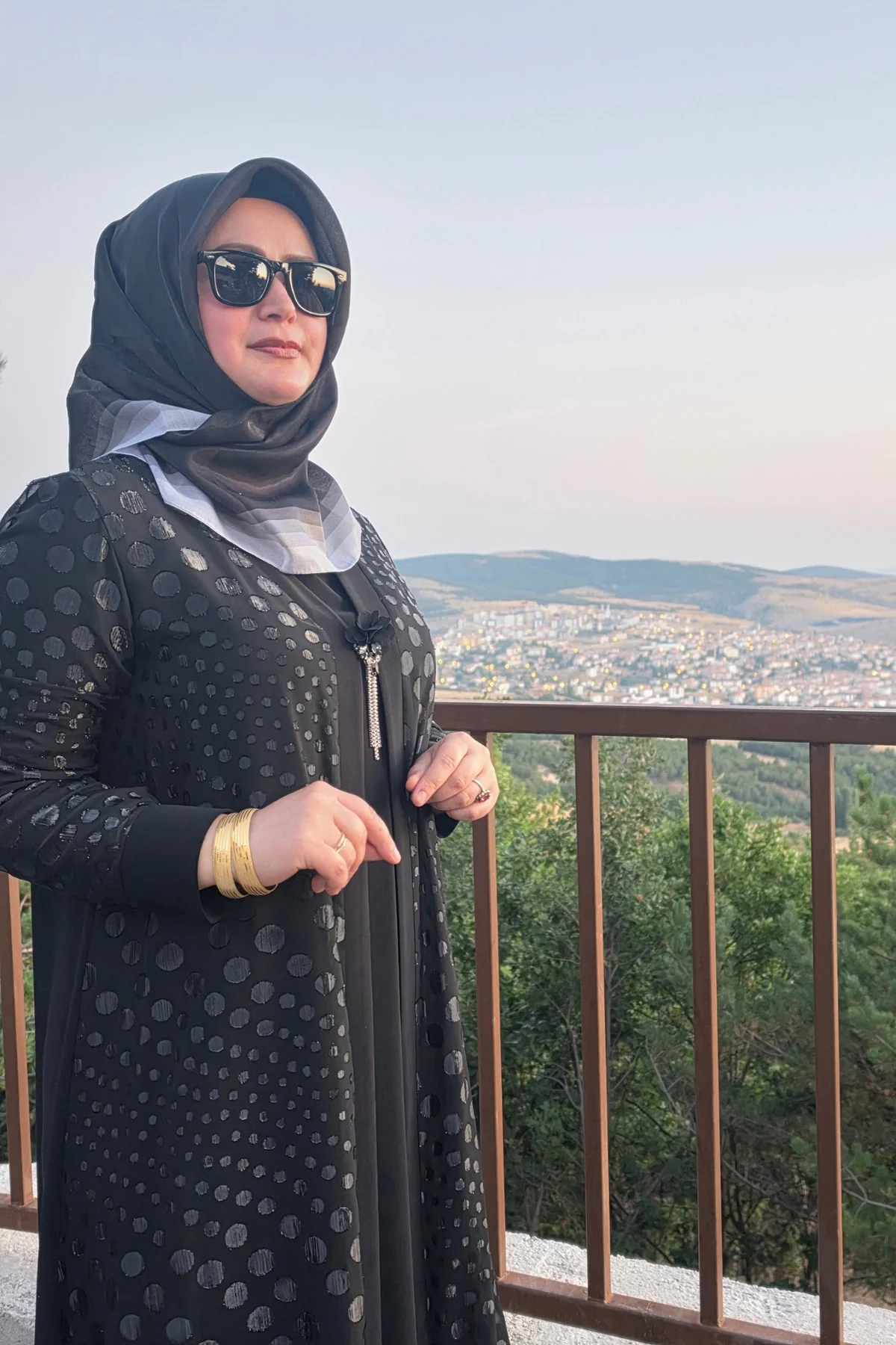 Kadın Giyim Büyük Beden Broşlu Puantiyeli Jakar Baskılı İkili Abiye - Görsel 4