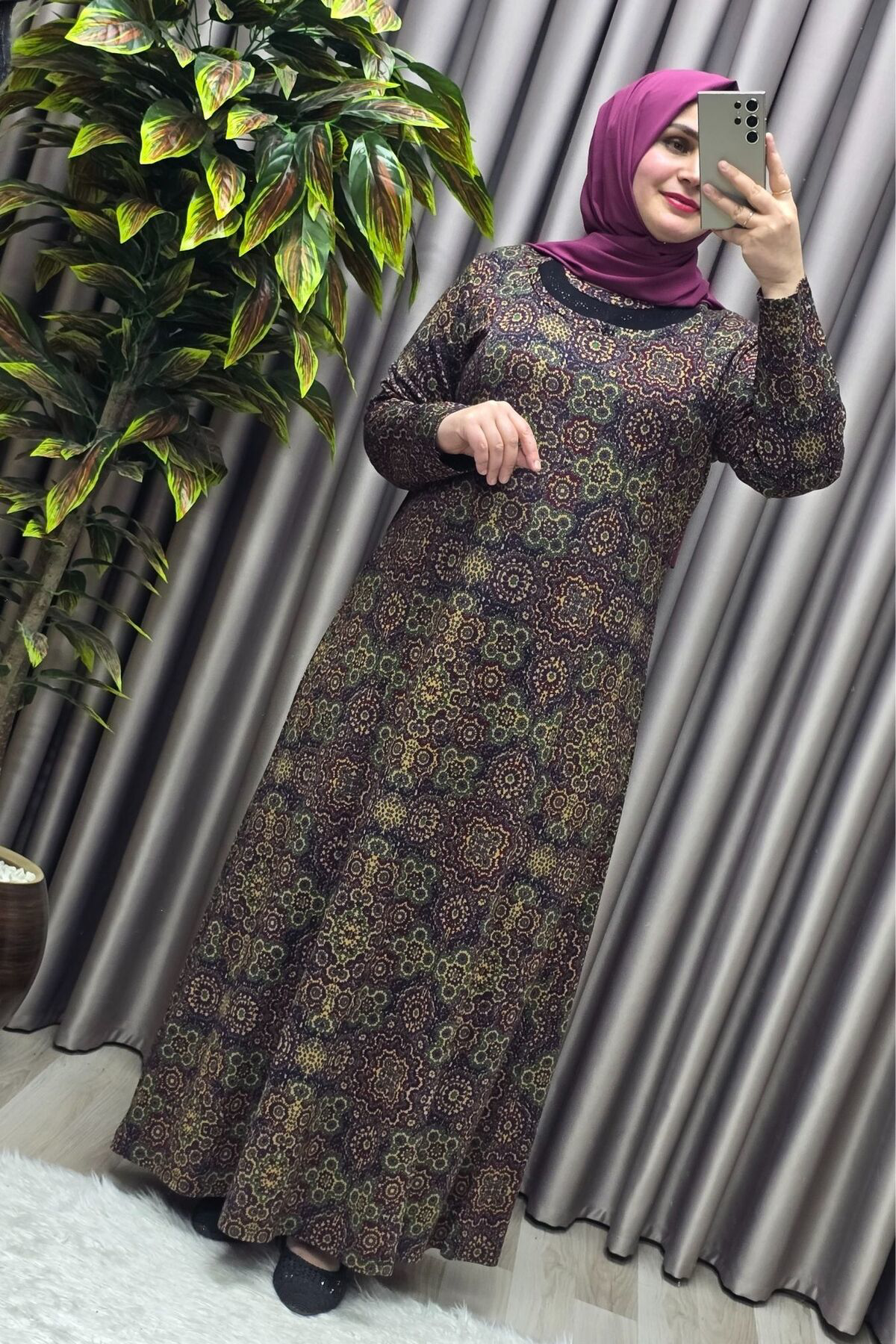 Kadın Giyim Büyük Beden Etnik Desenli Yakası Taşlı Elbise