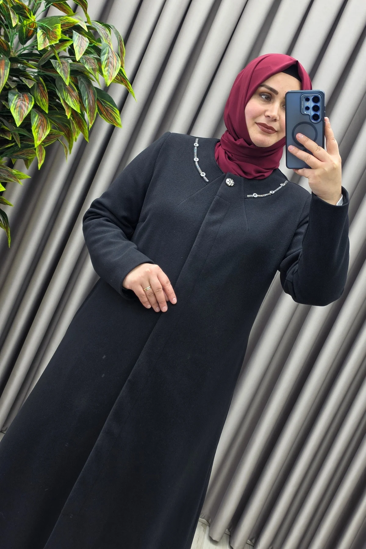 Kadın Giyim Büyük Beden Yakası Taşlı Gizli Düğmeli Tam Boy Kaşe Kaban - Görsel 8