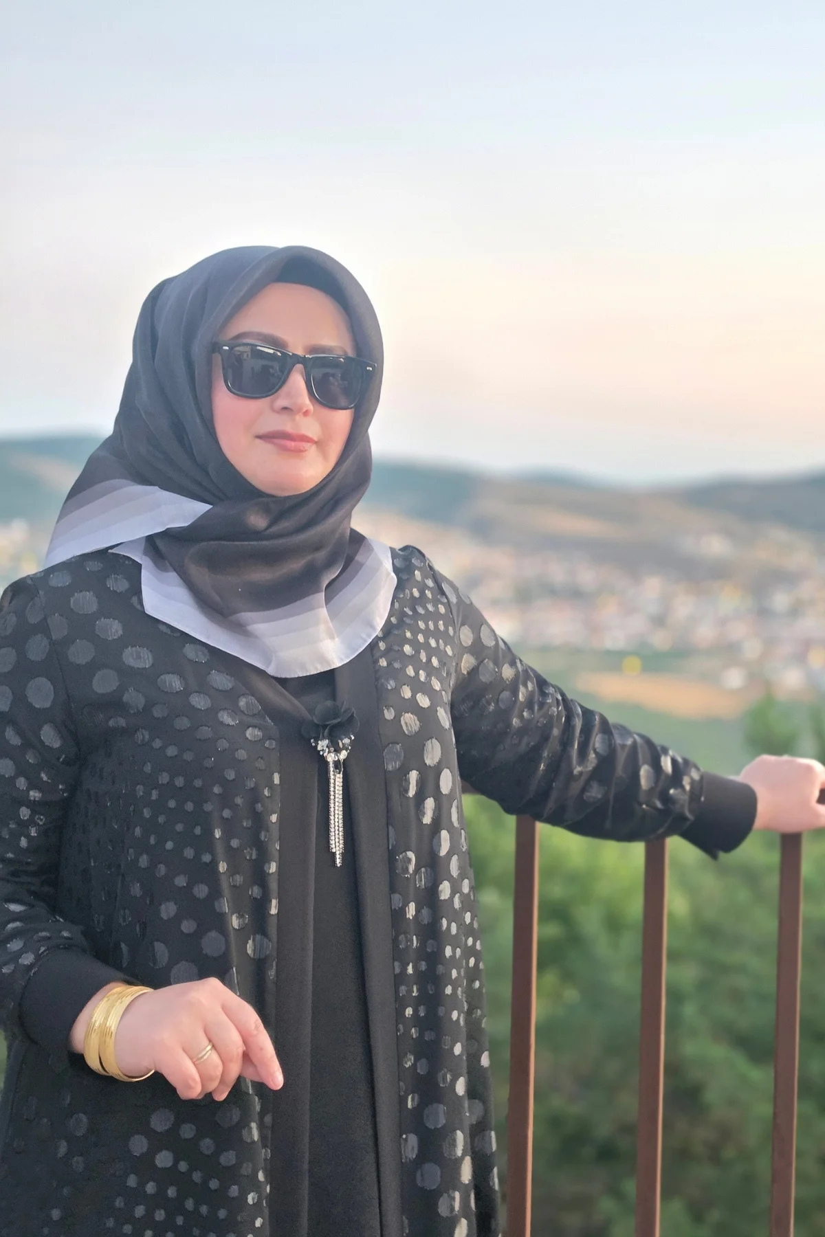 Kadın Giyim Büyük Beden Broşlu Puantiyeli Jakar Baskılı İkili Abiye Fiyatı, Yorumları ve Özellikleri