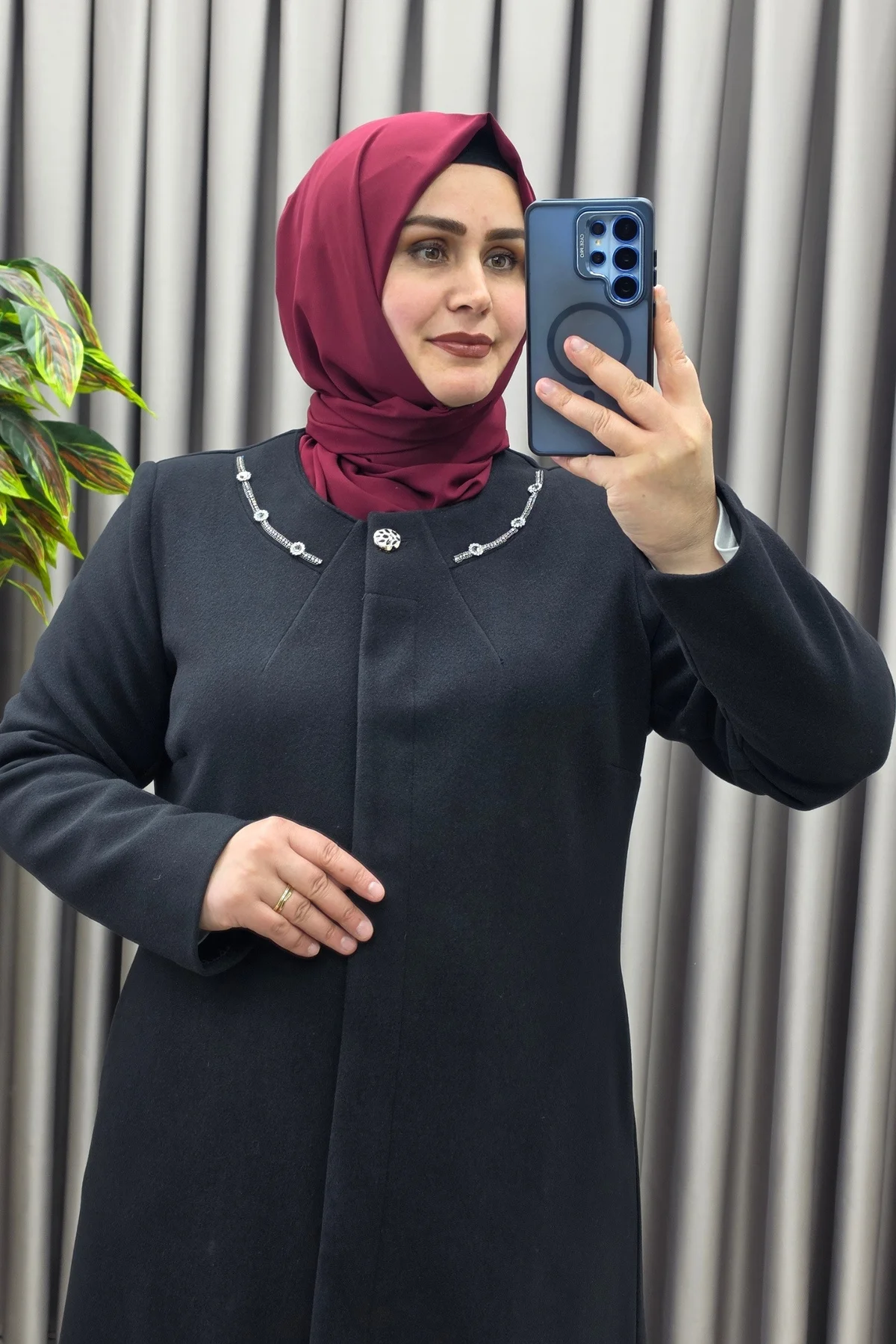 Kadın Giyim Büyük Beden Yakası Taşlı Gizli Düğmeli Tam Boy Kaşe Kaban - Görsel 4