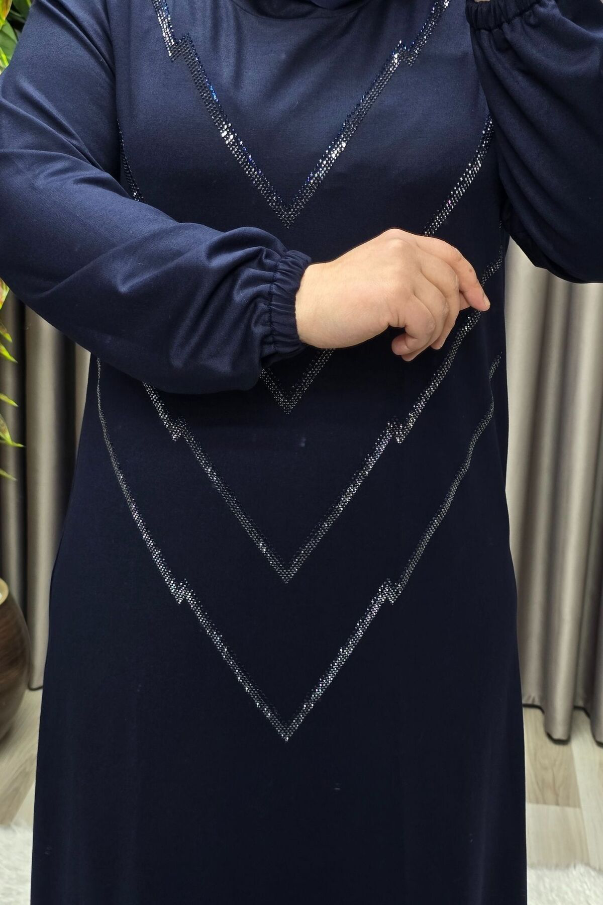 Kadın Giyim Büyük Beden Kristal V Taşlı Kolu Lastikli Esnek Kumaş