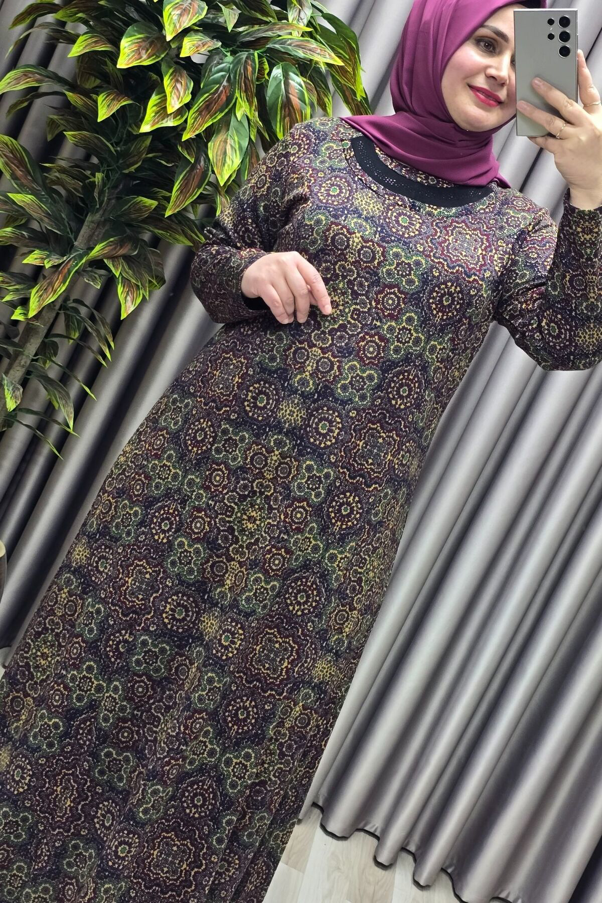 Kadın Giyim Büyük Beden Etnik Desenli Yakası Taşlı Elbise