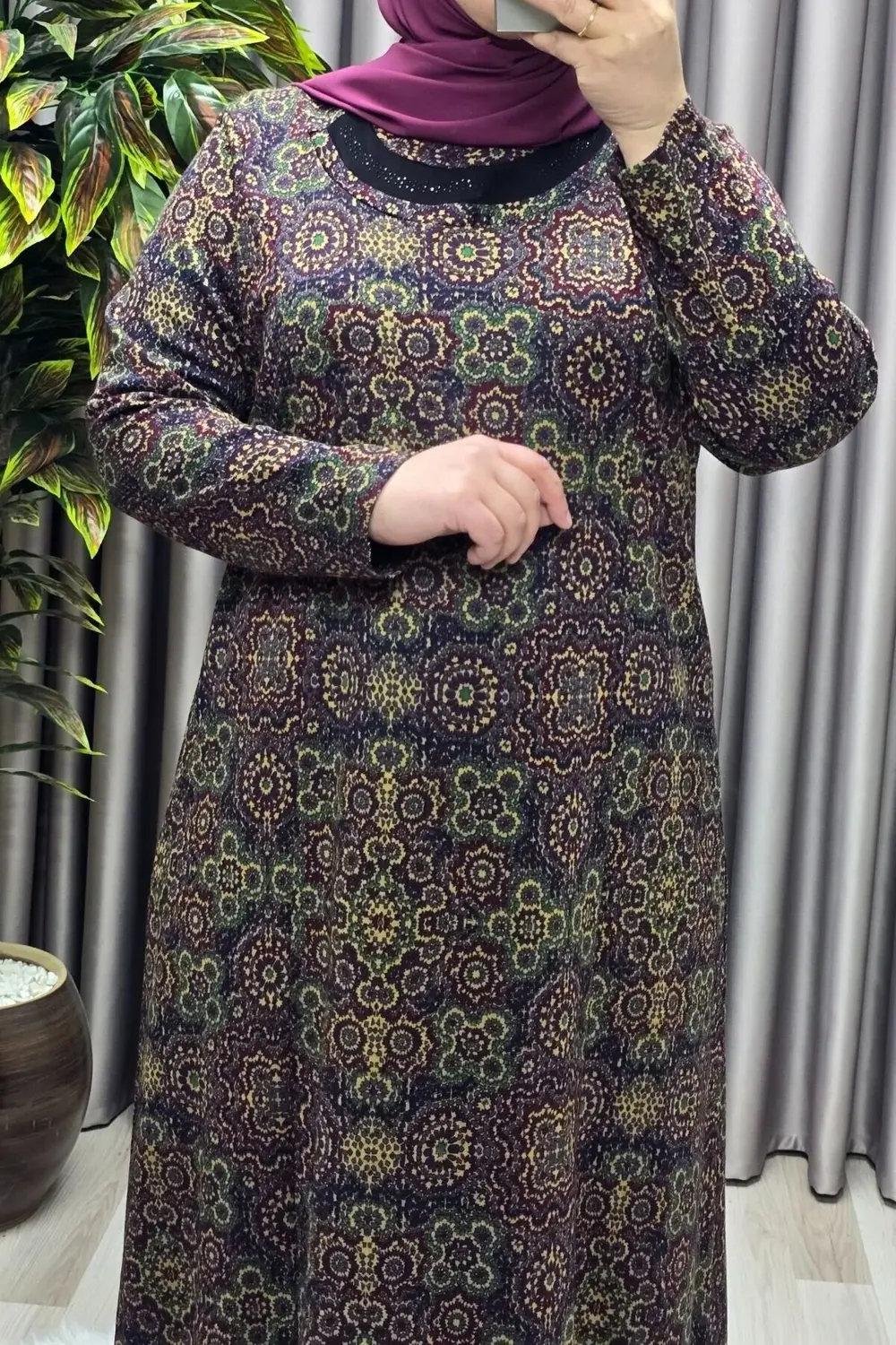 Kadın Giyim Büyük Beden Etnik Desenli Yakası Taşlı Elbise