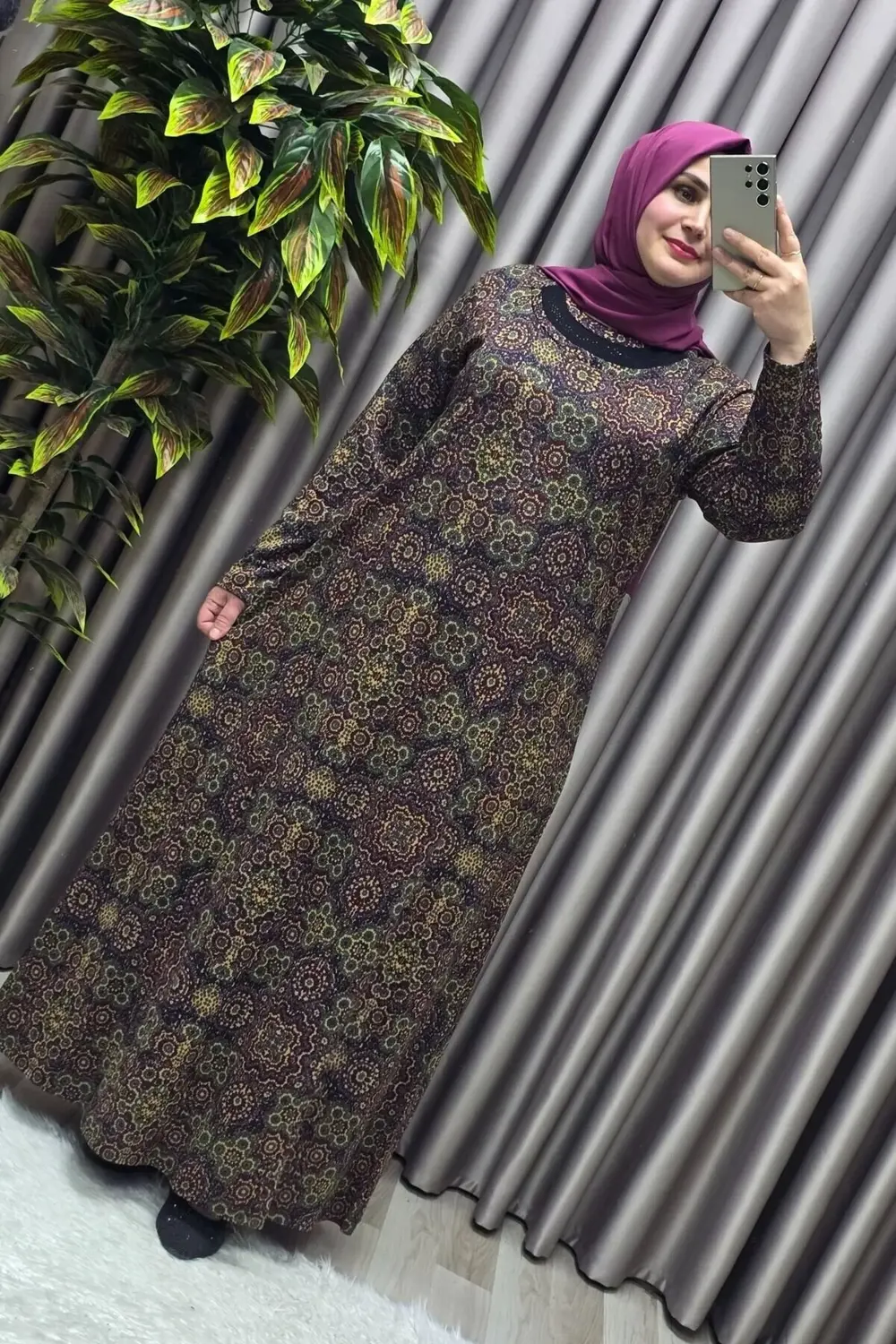 Kadın Giyim Büyük Beden Etnik Desenli Yakası Taşlı Elbise