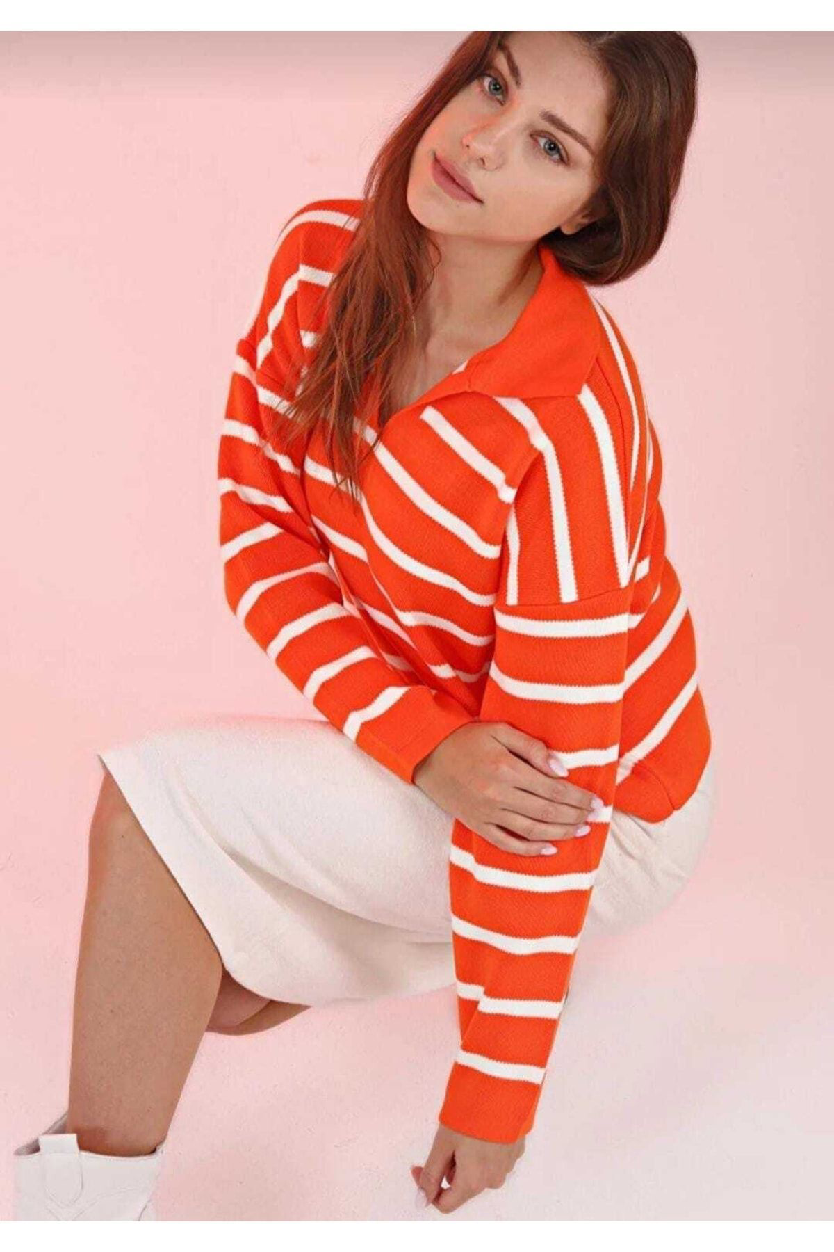 Kadın Giyim Polo Yaka Çizgi Desenli Örme Triko Kazak