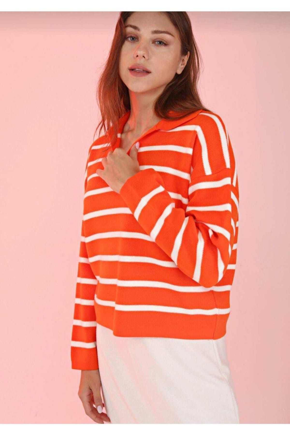 Kadın Giyim Polo Yaka Çizgi Desenli Örme Triko Kazak