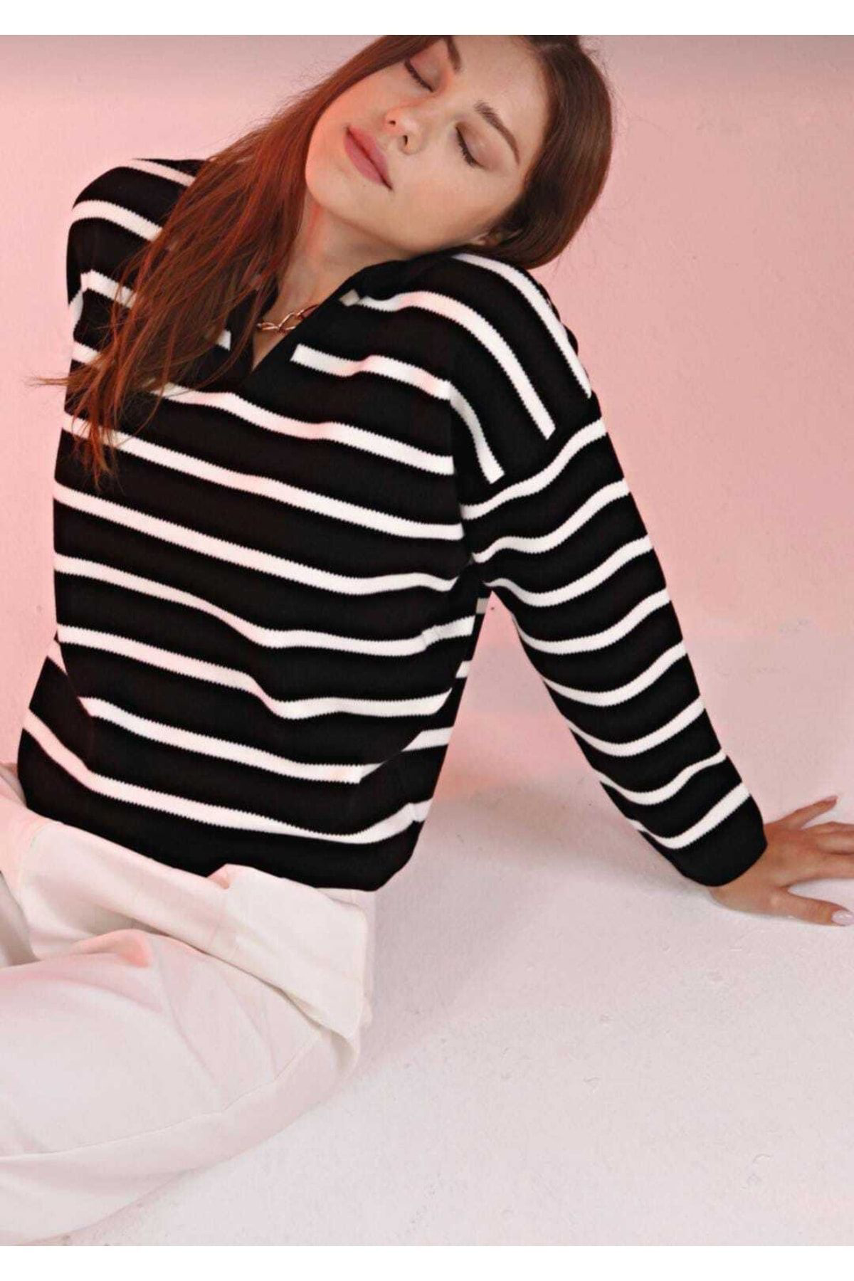 Kadın Giyim Polo Yaka Çizgi Desenli Örme Triko Kazak