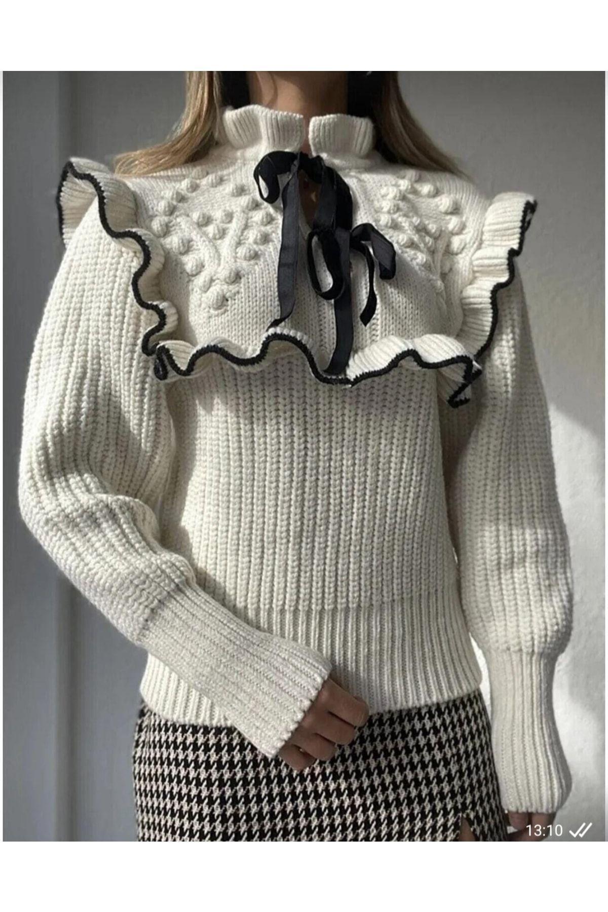 Kadın Giyim Yakası Bağlamalı Fırfır Detay Şık Kazak