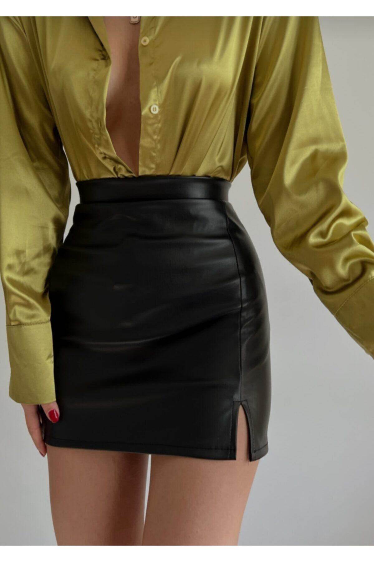 Kadın Giyim Yırtmaç Detaylı Düz Deri Mini Etek