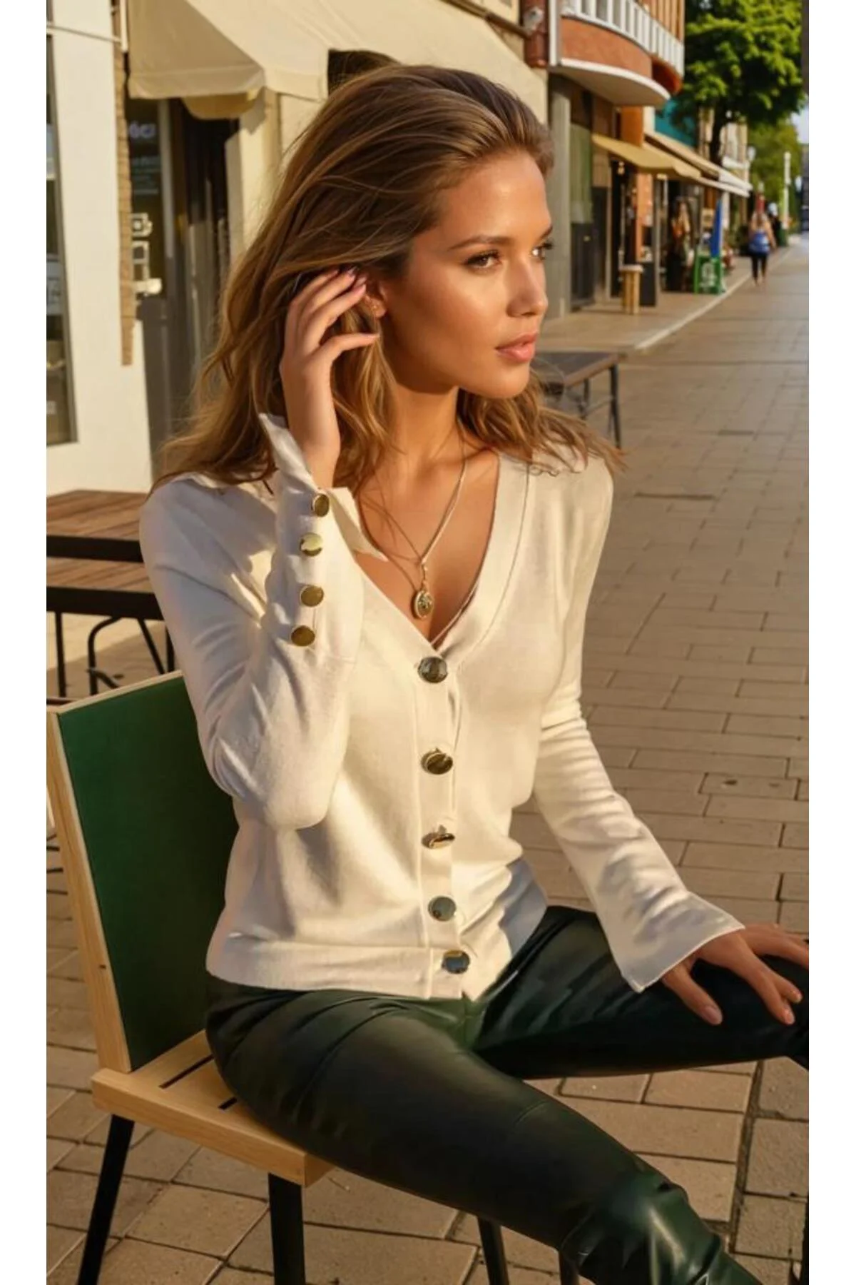 Kadın Gold Düğme Detaylı Yumuşak Dokulu Triko Hırka 700-3007264