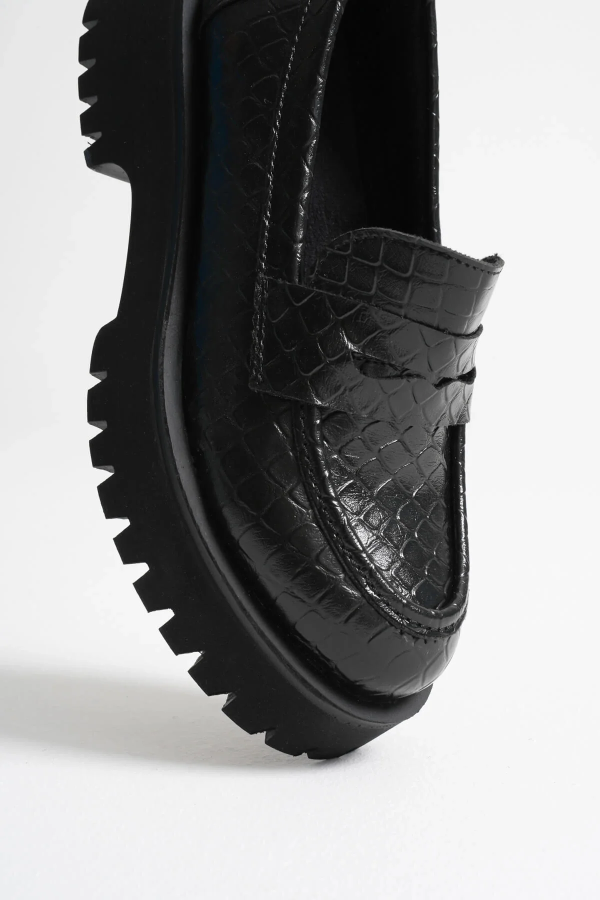 Kadın Günlük Siyah Kroko Loafer Ayakkabı TR10MS02G