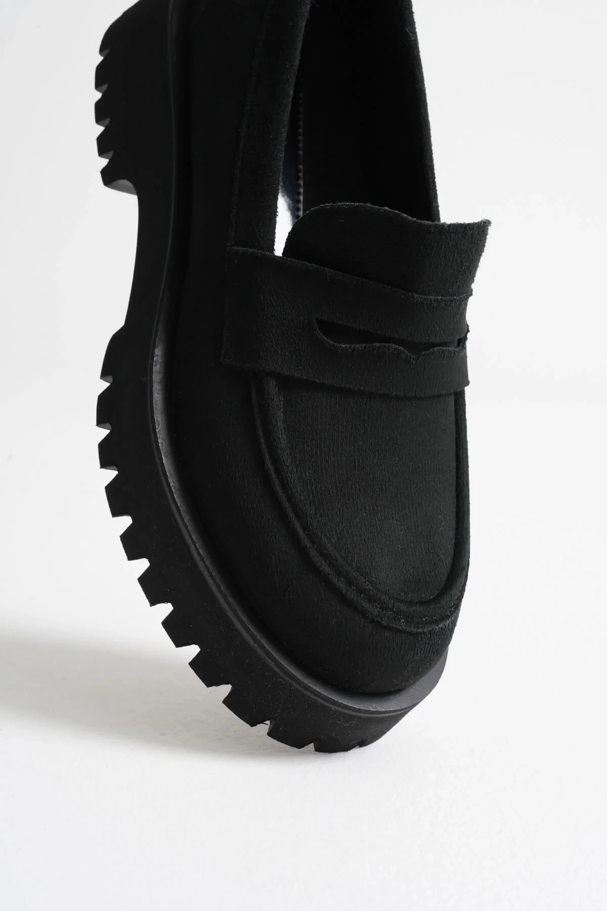 Kadın Günlük Siyah Süet Loafer Ayakkabı TR10MS02C