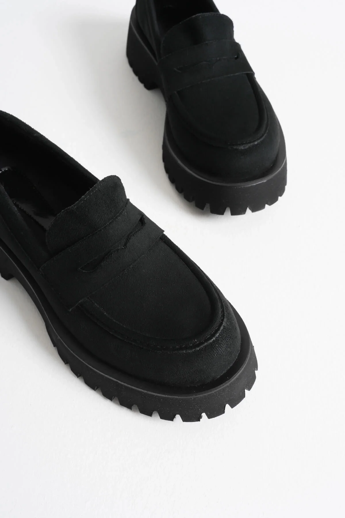 Kadın Günlük Siyah Süet Loafer Ayakkabı TR10MS02C
