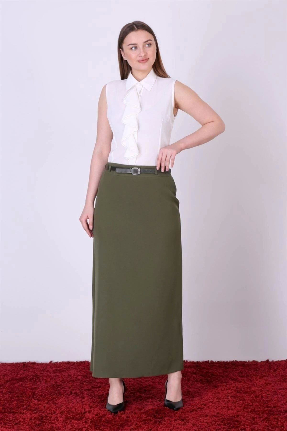 Kadın Siyah Mevsimlik Kapalı Yırtmaç Detaylı Kemerli Etek 1580-95