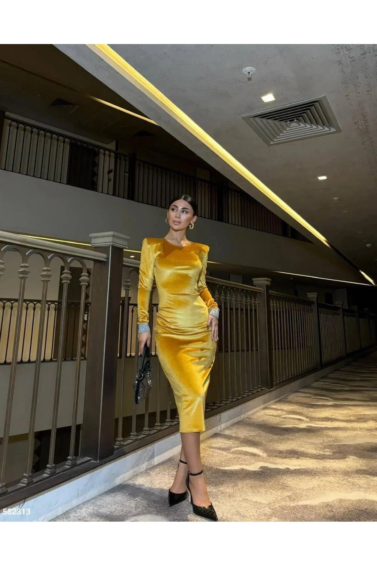 Kadın Hediyelik Bisiklet Yaka Uzun Kol Kadife Kumaş Bodycon Midi Elbise Kadın Hediyelik Bisiklet Yaka Uzun Kol Kadife Kumaş Bodycon Midi Elbise