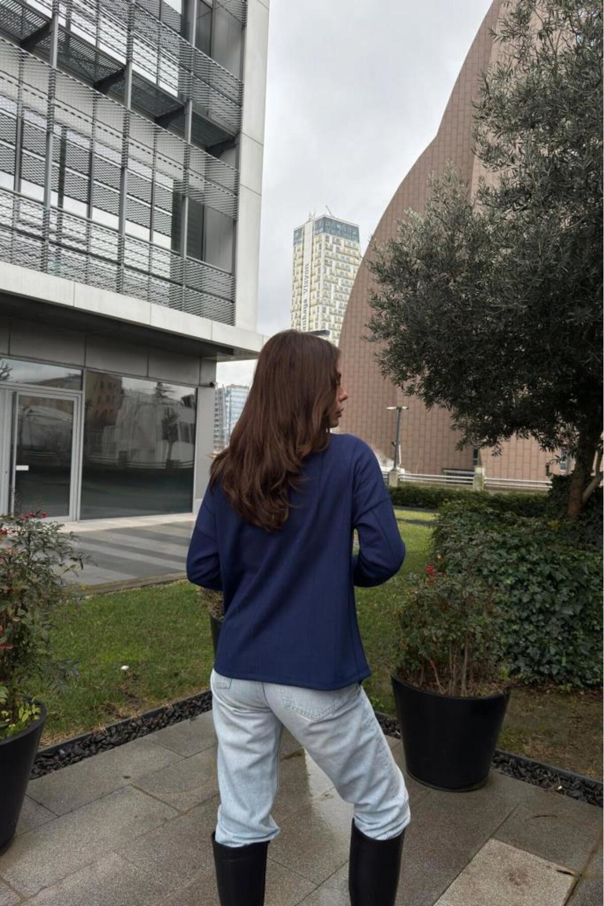 Kadın İnce Akrilik Triko Salaş Asimetrik Kesim Bluz/Kazak 700-351