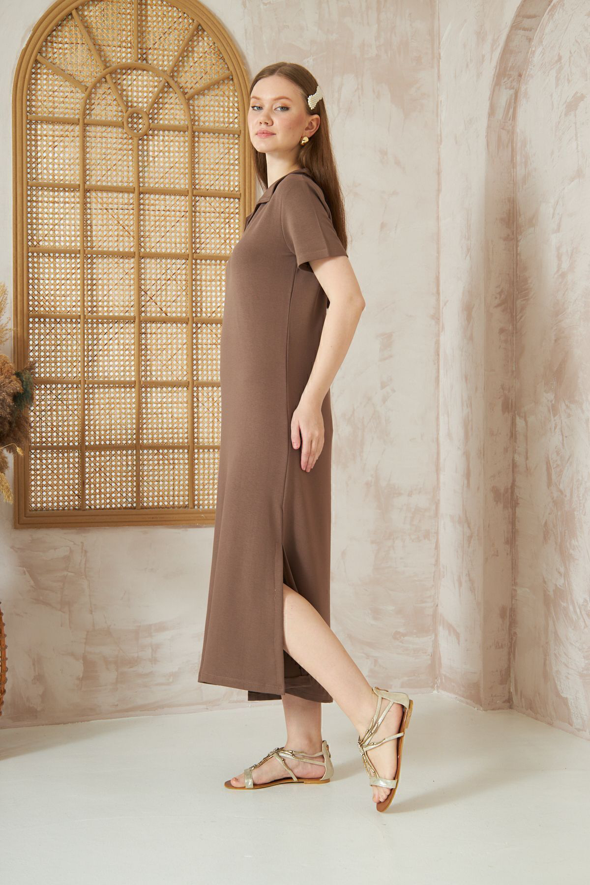 Yıldızistan Kadın Kahverengi Yırtmaçlı Tam Kalıp Polo Yaka Kısa Kollu Uzun Gü