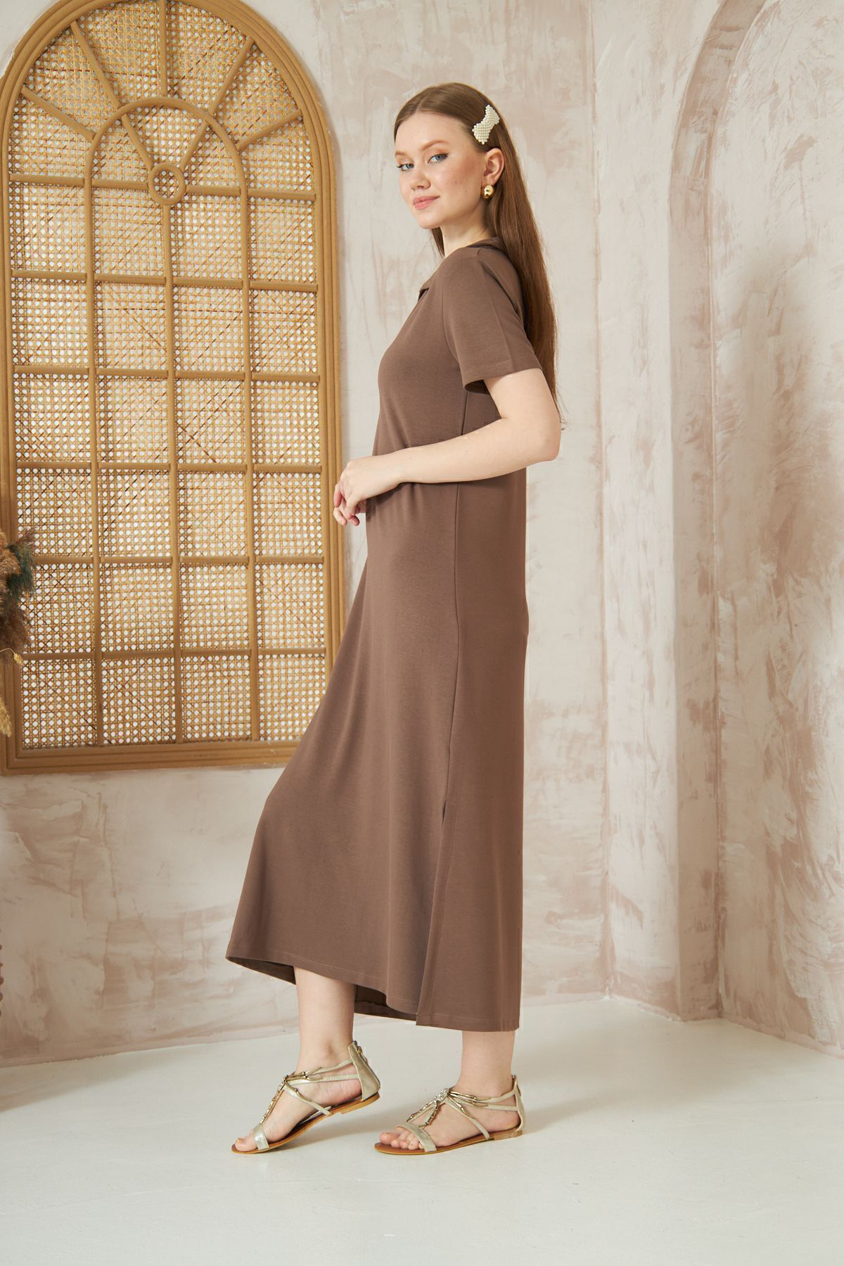 Yıldızistan Kadın Kahverengi Yırtmaçlı Tam Kalıp Polo Yaka Kısa Kollu Uzun Gü