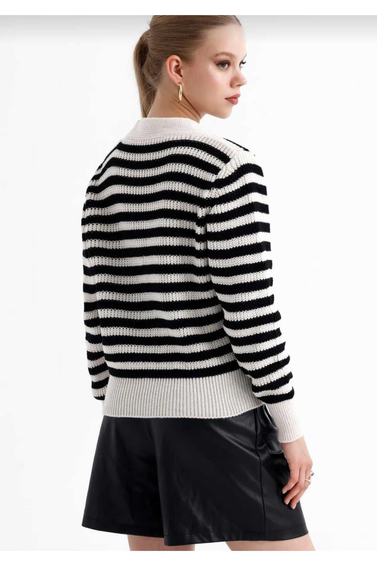 İşilda Fashion Kadın Kalp Desenli Çizgili Düğmeli Triko Hırka