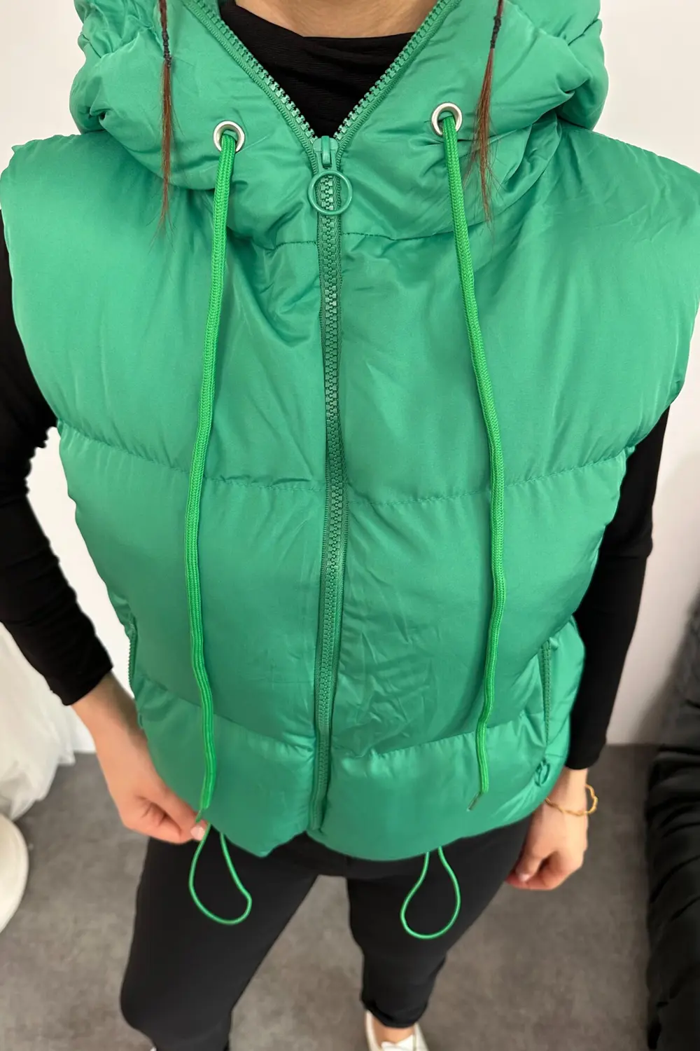 Moda Armanc Kadın Kapüşonlu Kısa Şişme Yelek – Dolgulu, Kışlık, Spor Günlük,