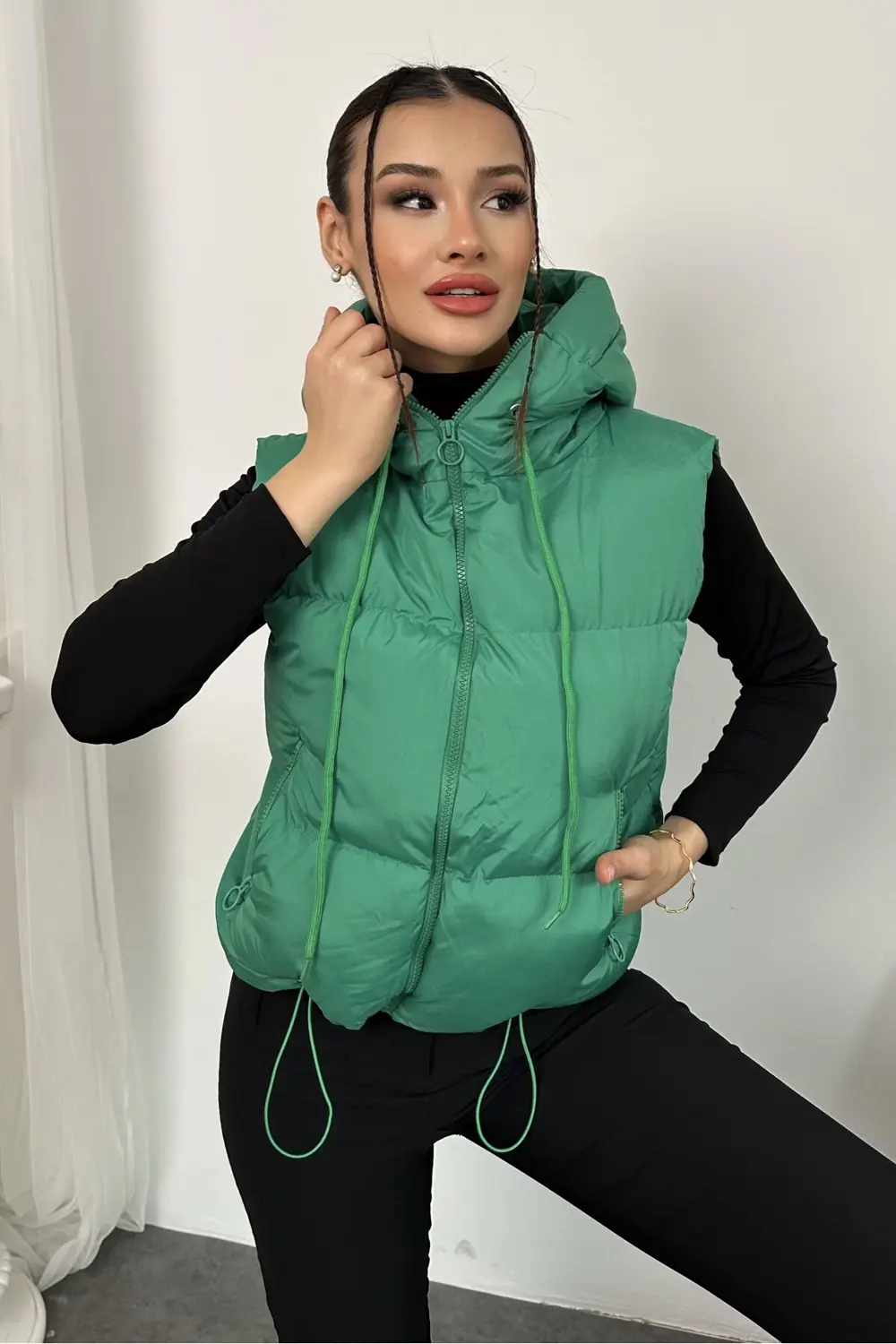 Moda Armanc Kadın Kapüşonlu Kısa Şişme Yelek – Dolgulu, Kışlık, Spor Günlük,