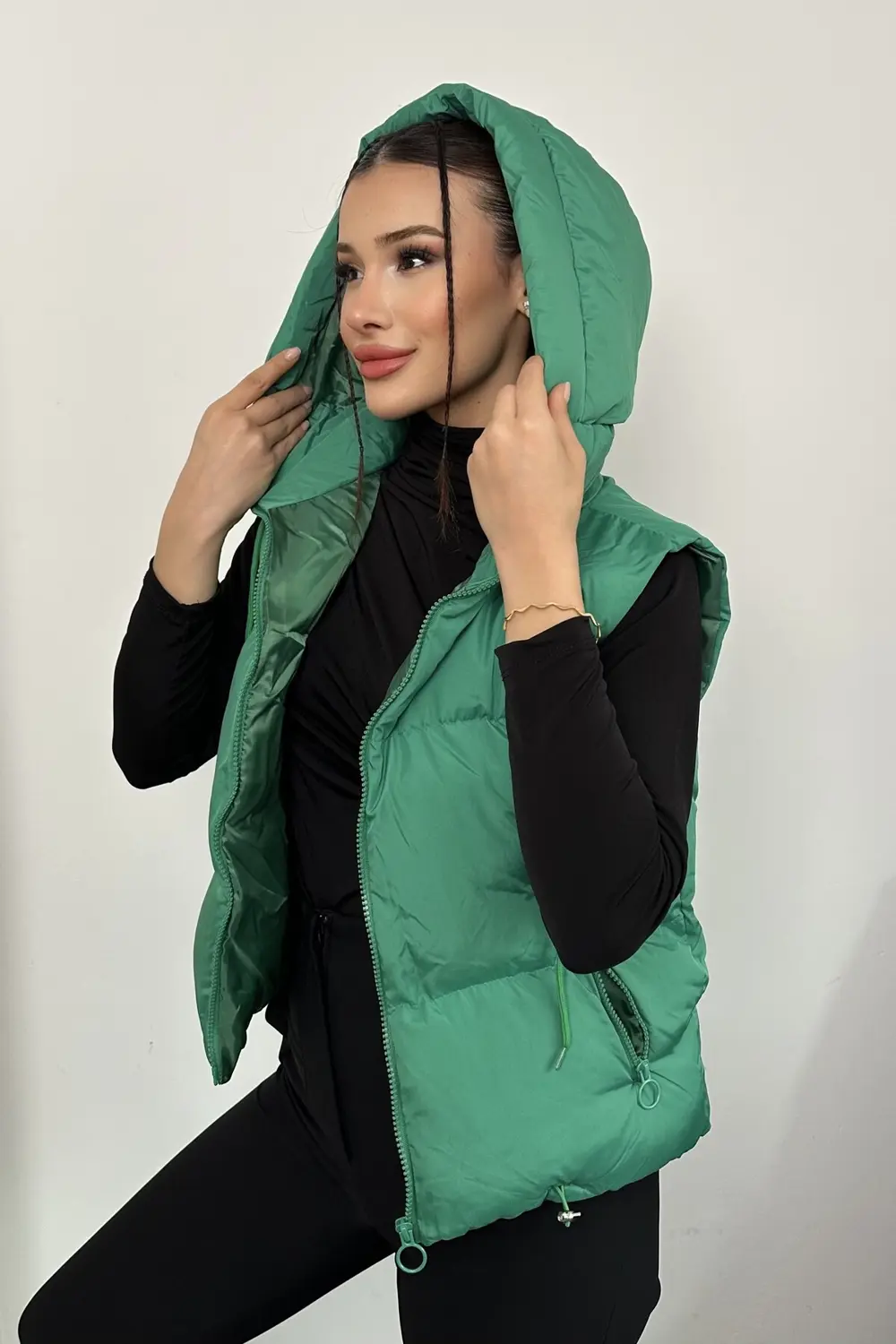 Moda Armanc Kadın Kapüşonlu Kısa Şişme Yelek – Dolgulu, Kışlık, Spor Günlük,