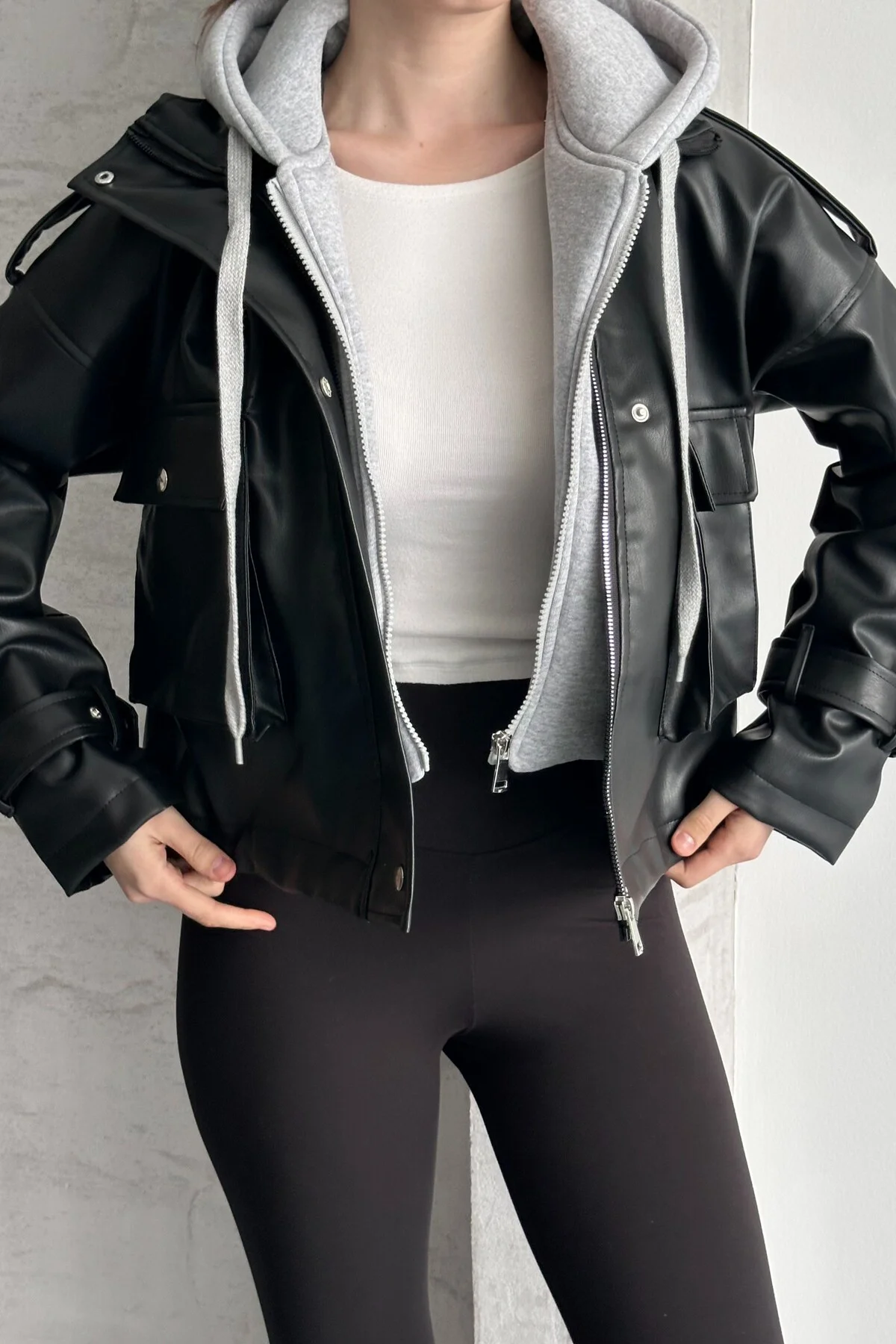 Kadın Kapüşonlu Siyah Deri Ceket Oversize Crop Hoodie Detaylı Kol