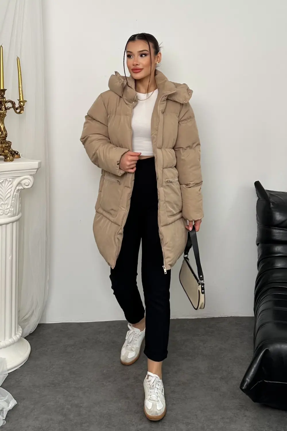 Kadın Kapüşonlu Uzun Şişme Mont – Su Geçirmez Oversize Kışlık, Ce